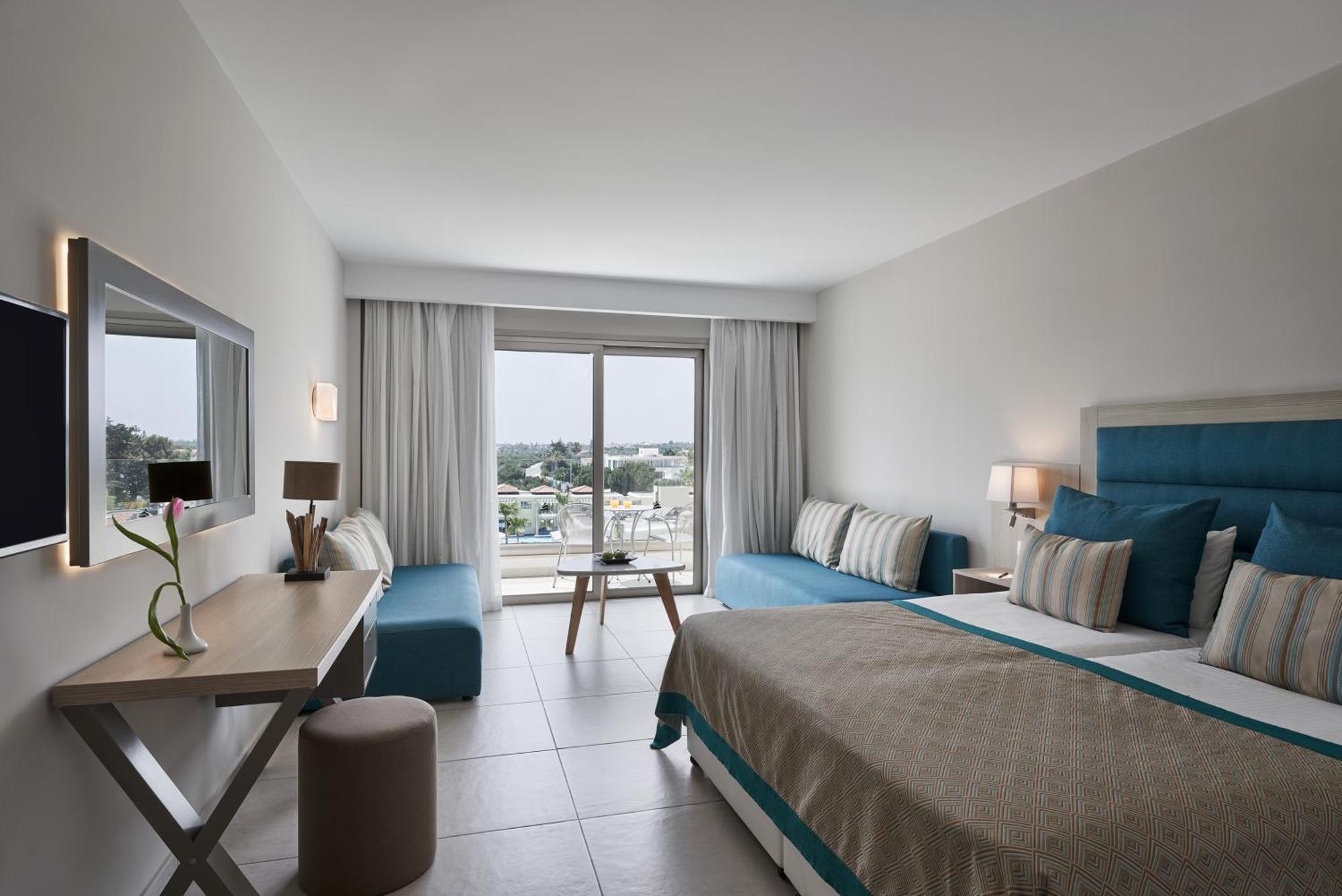 Twin or Double Room Pool View