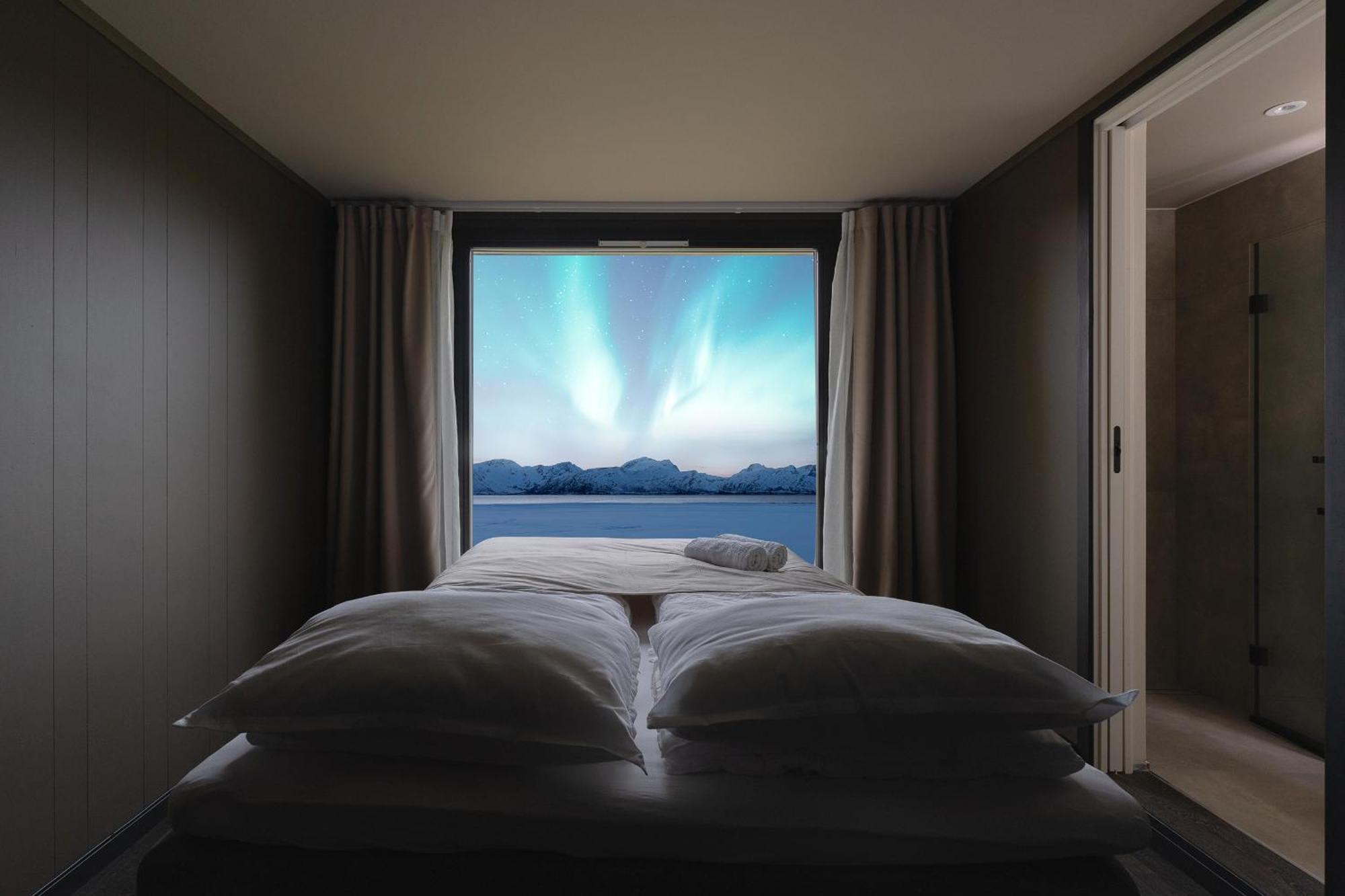 Aurora Glass cabin