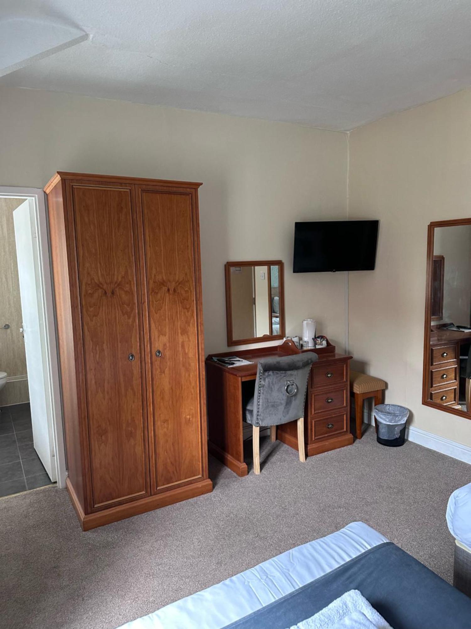 Main Lodge Twin Room