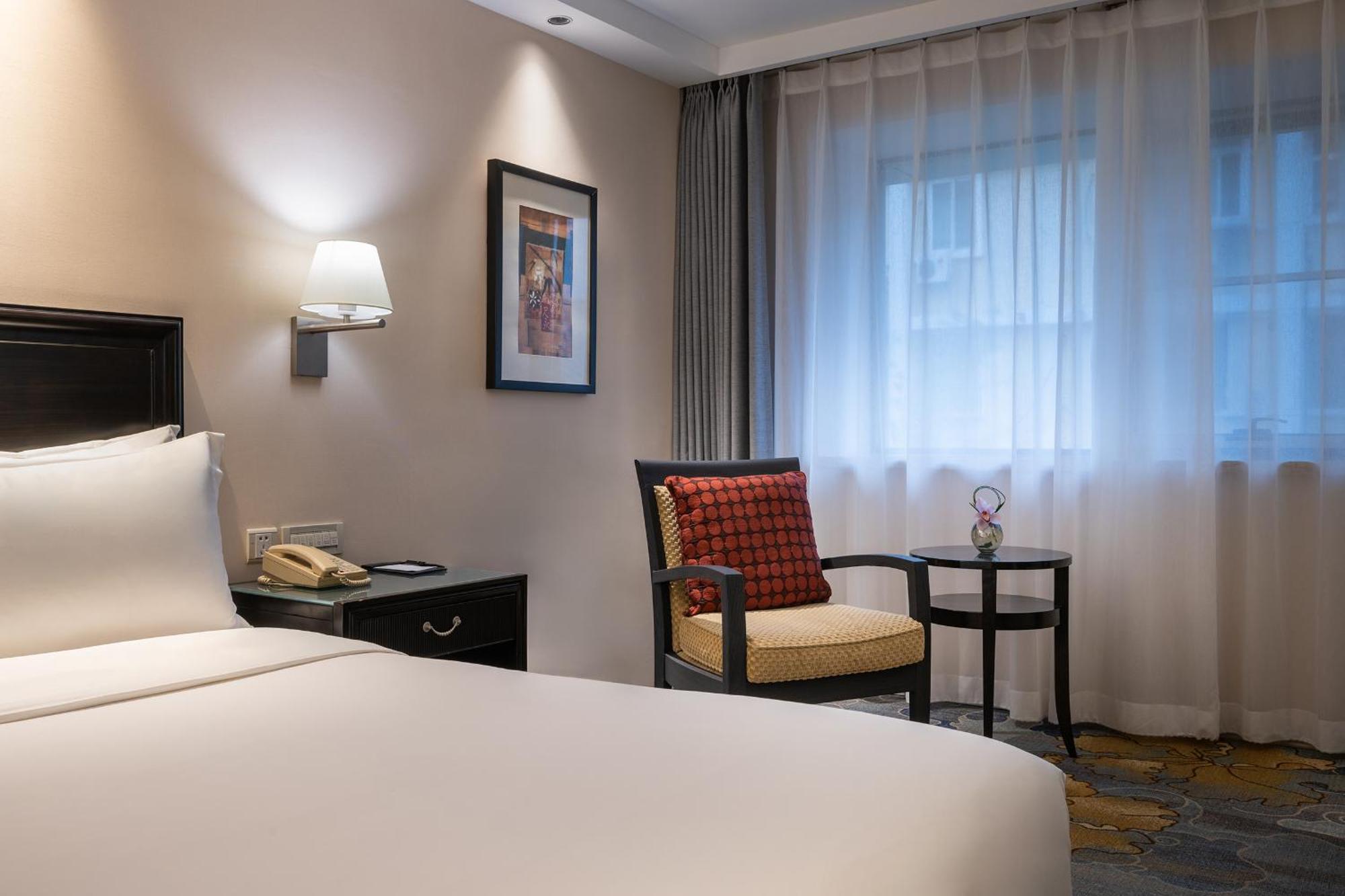 Annex Double Room soft drinks on the first only