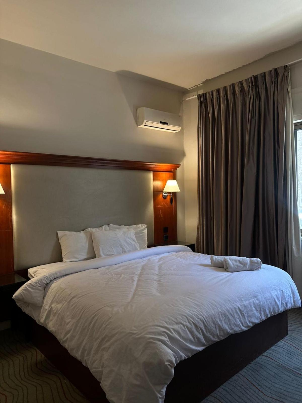Deluxe Double or Twin Room City View