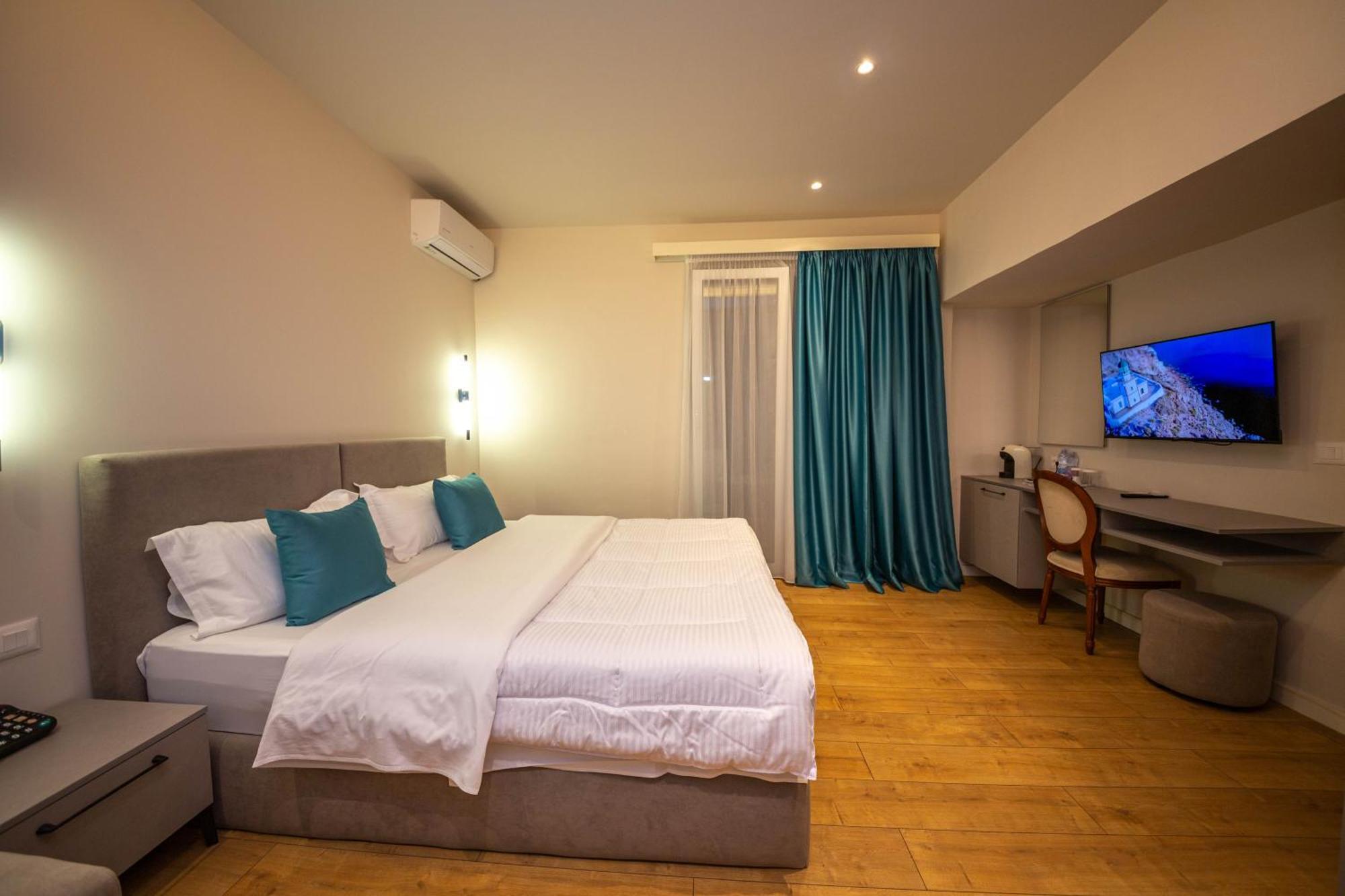 Deluxe Triple Room Balcony Ground Floor