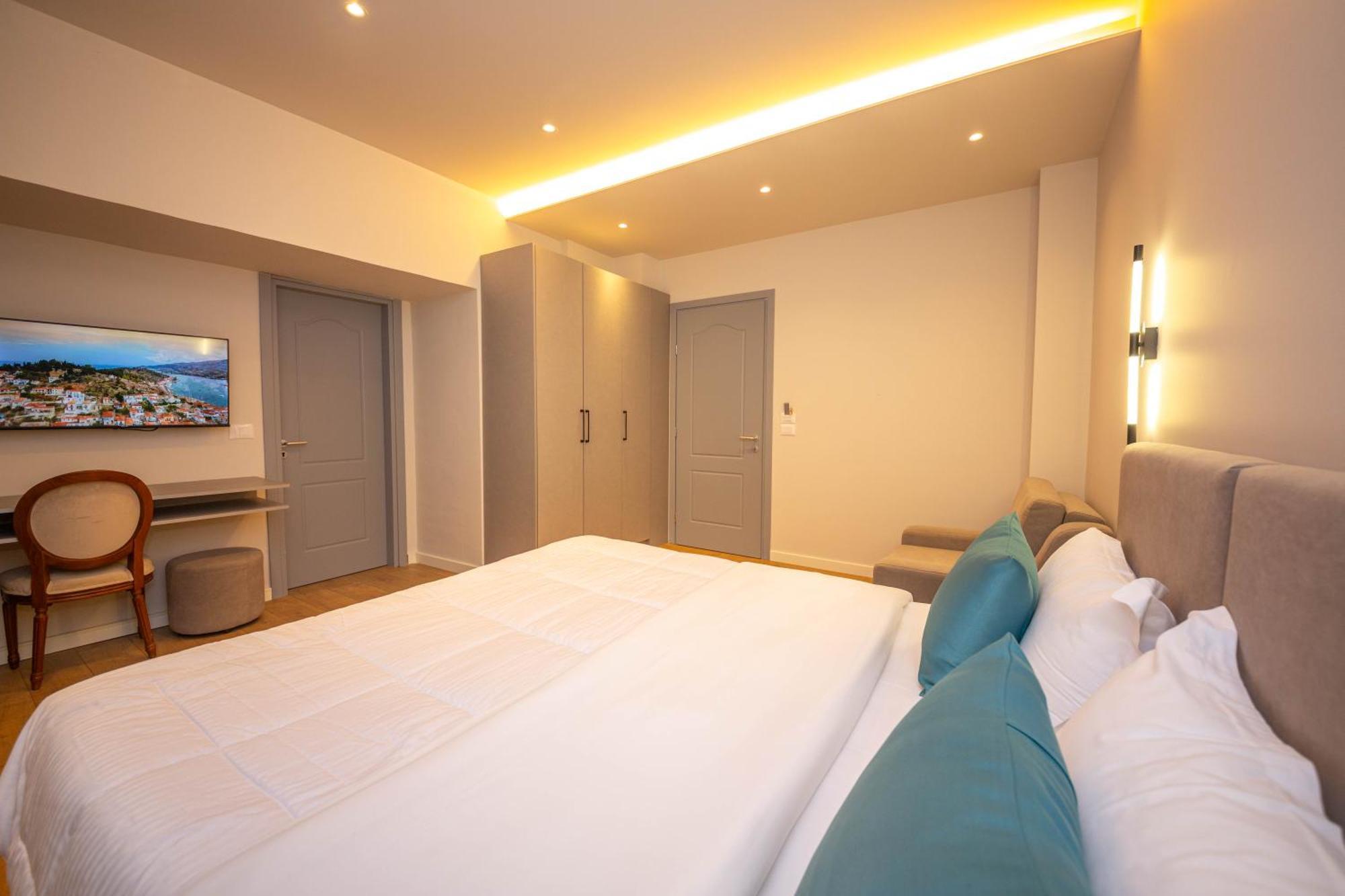 Deluxe Triple Room Balcony Ground Floor