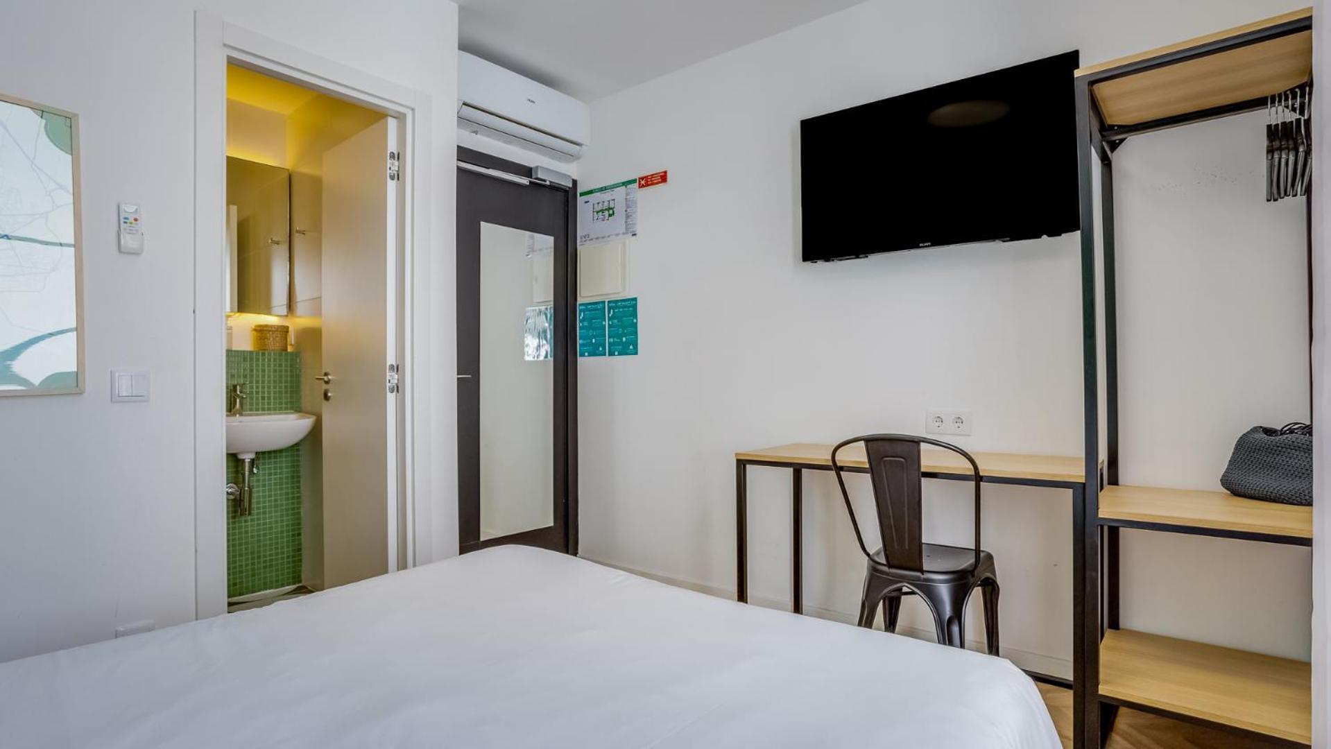 Quarto Duplo com Casa de Banho Privativa