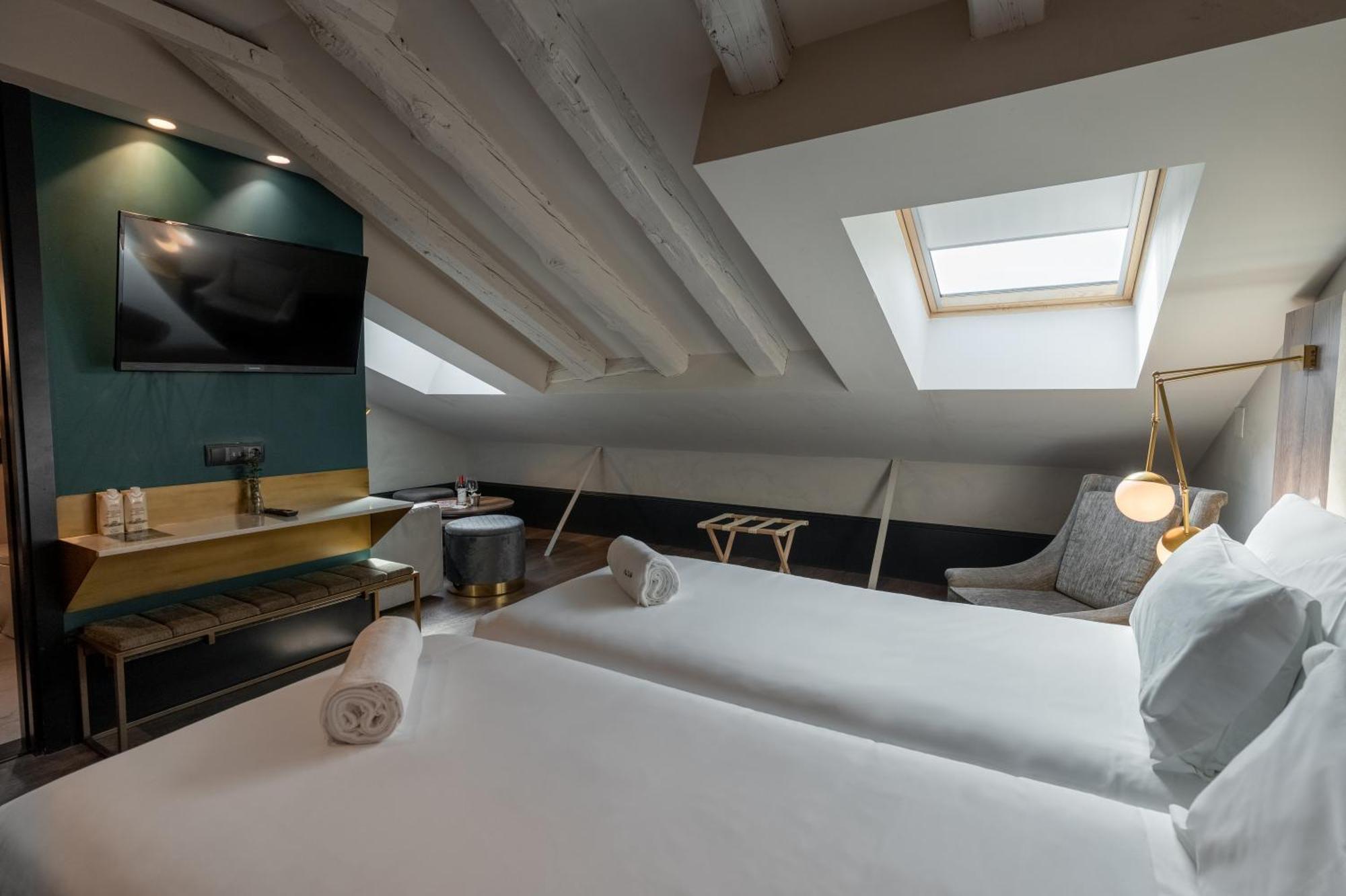 Superior Double Room - Attic,1586107307:JPEG