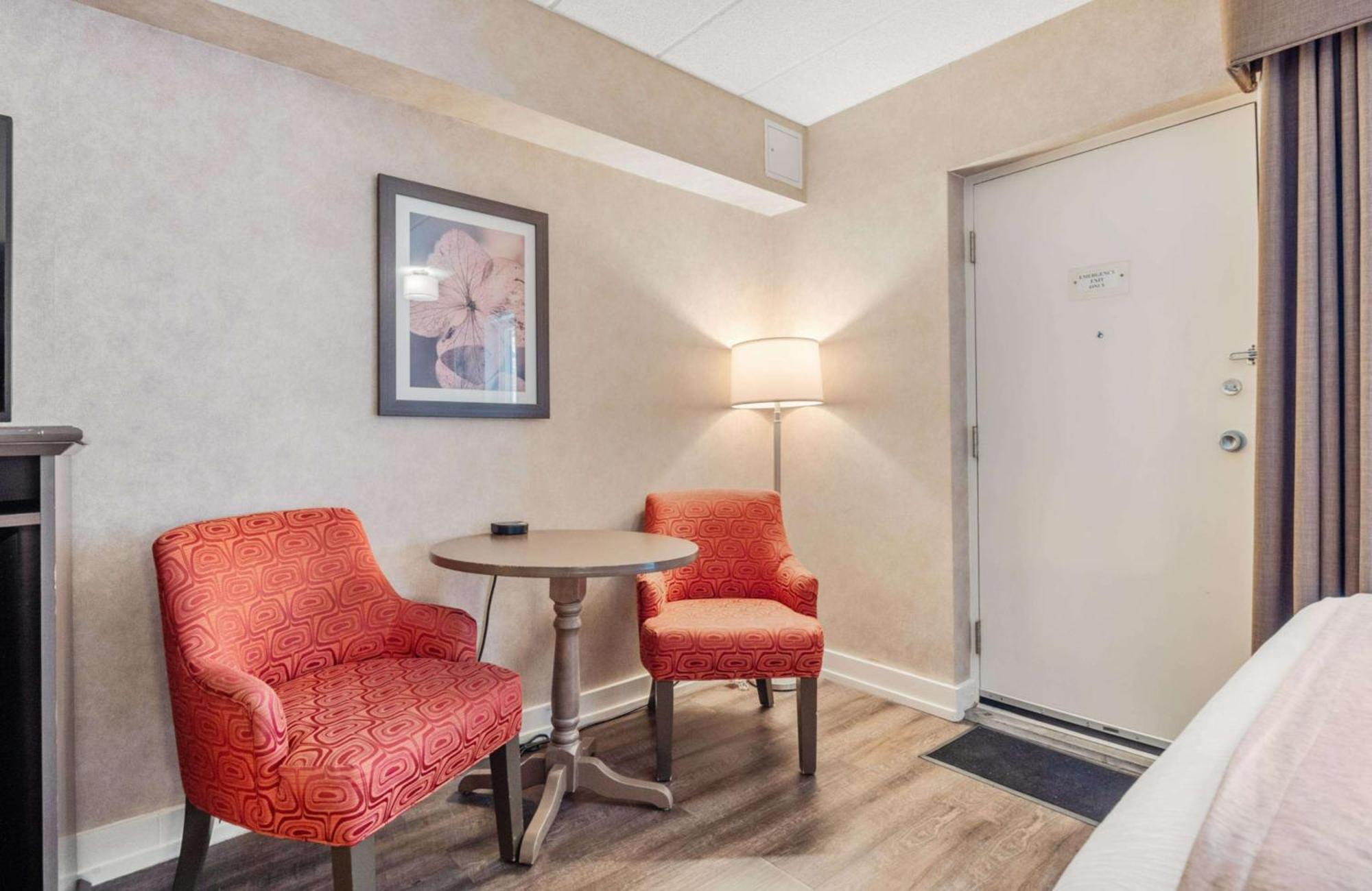 Corner Queen Room Two Queen Beds Non-Smoking