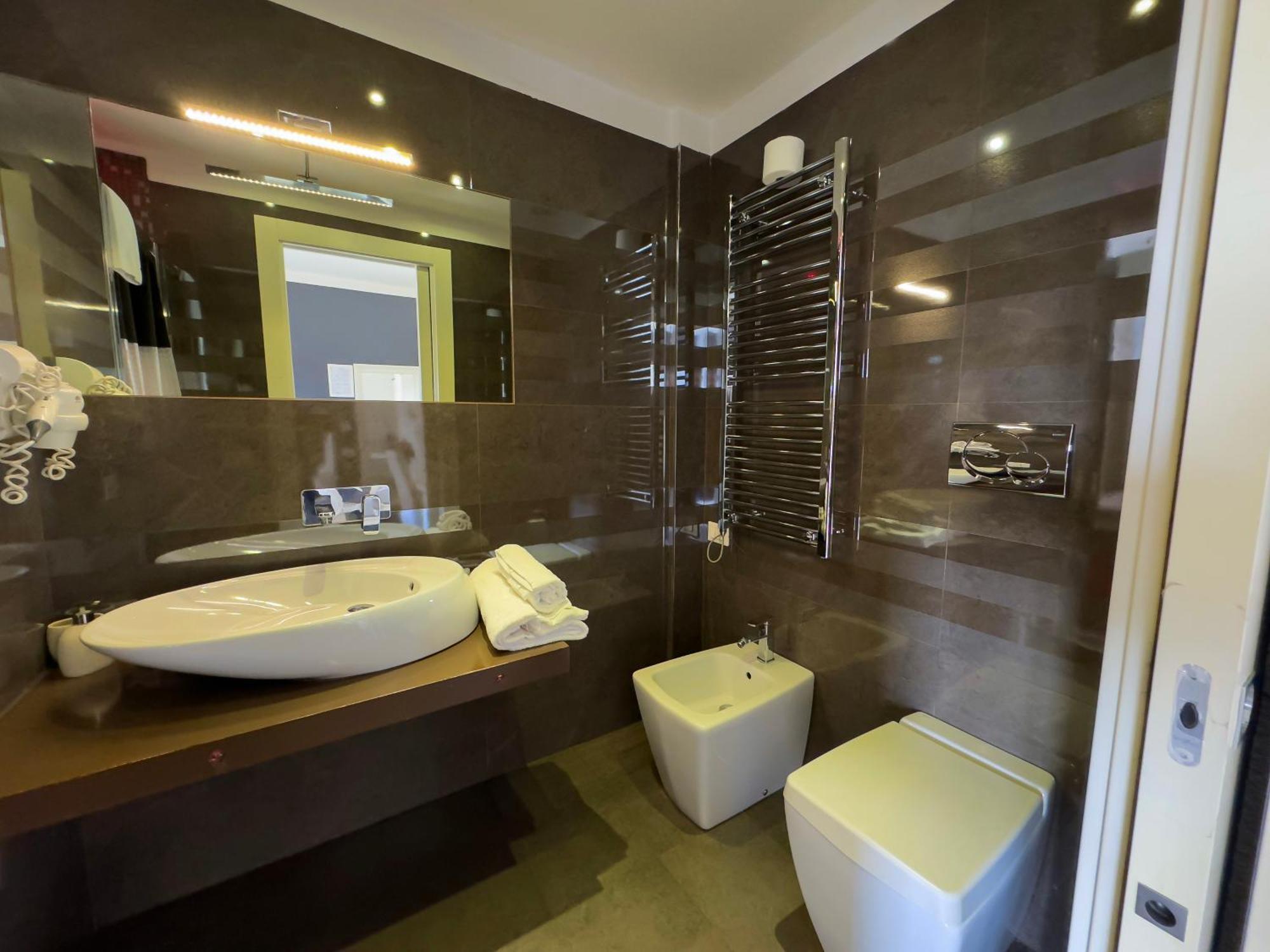 Deluxe Double Room with Spa Bath,1586124289:JPEG