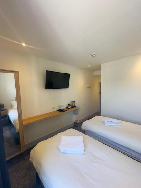 Twin Room Bathroom