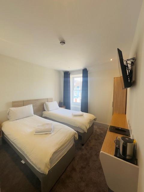 Twin Room Bathroom