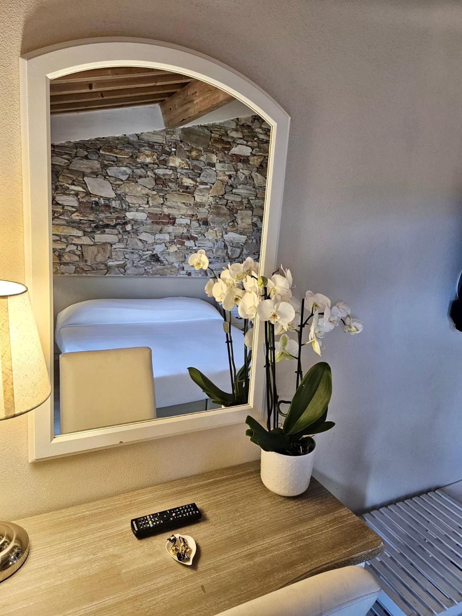 Deluxe Double Room Bath