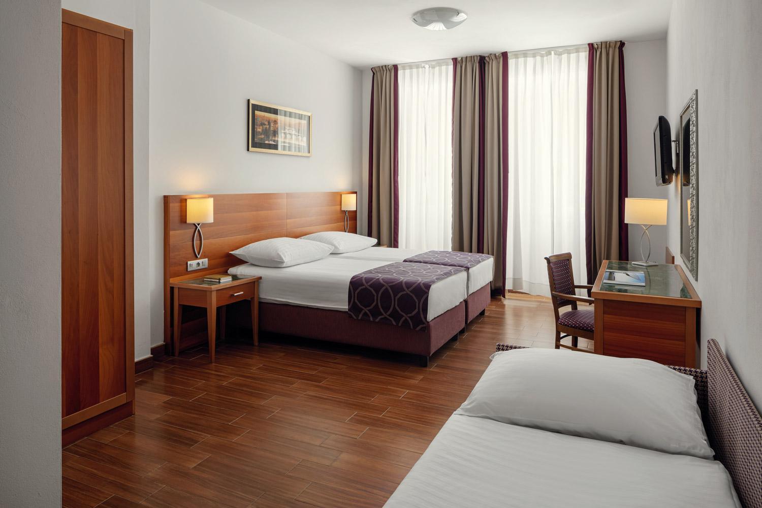Triple Room,1586821726:JPEG