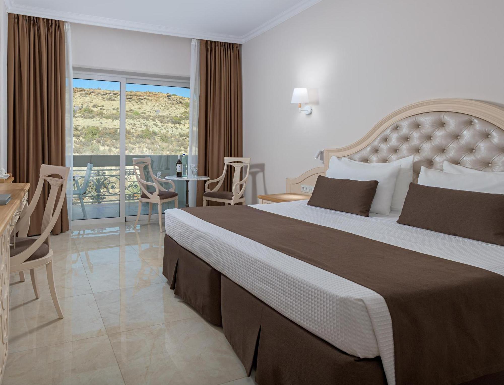 Deluxe Room Land View