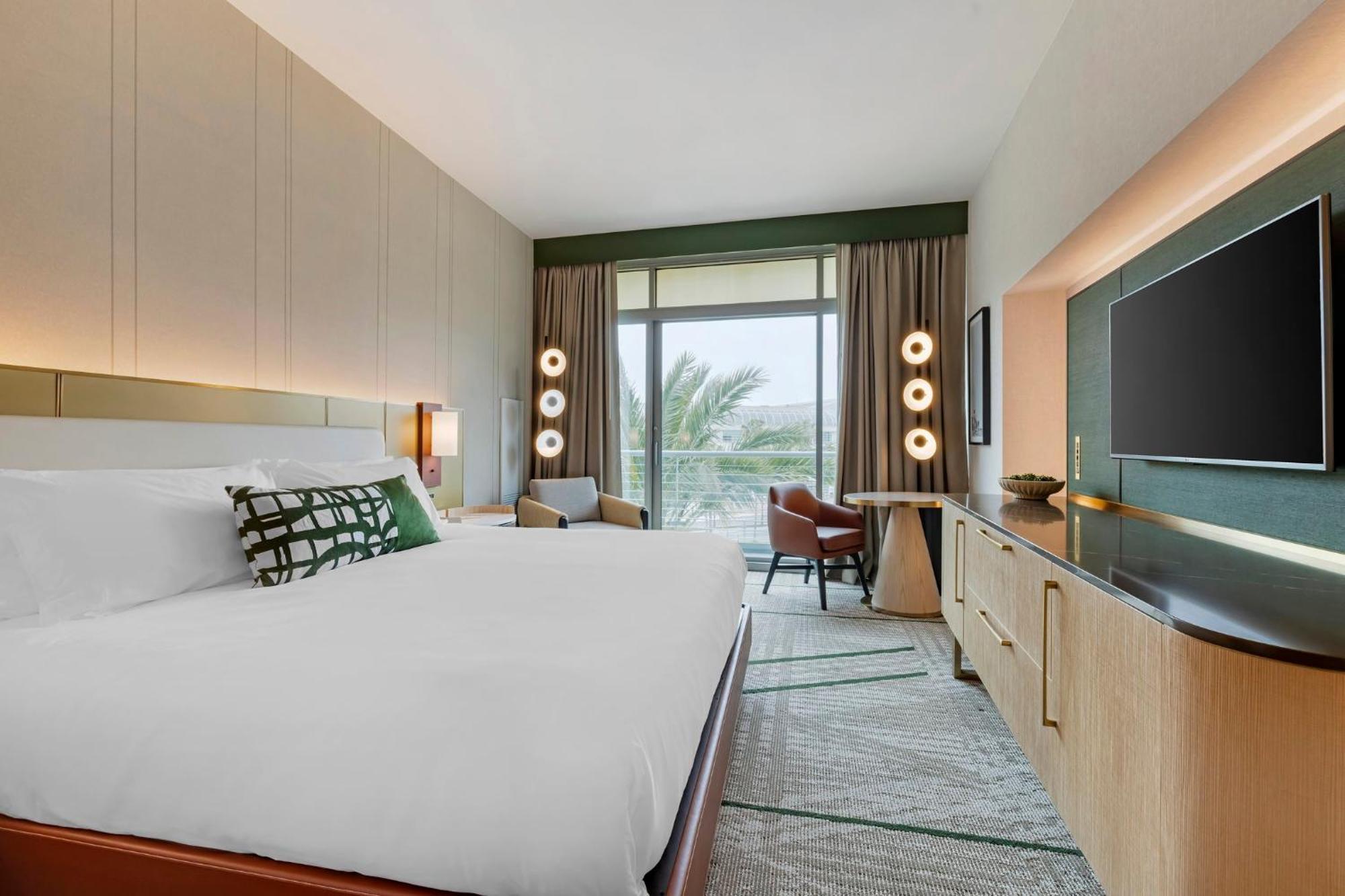 Deluxe Room King Bed City View