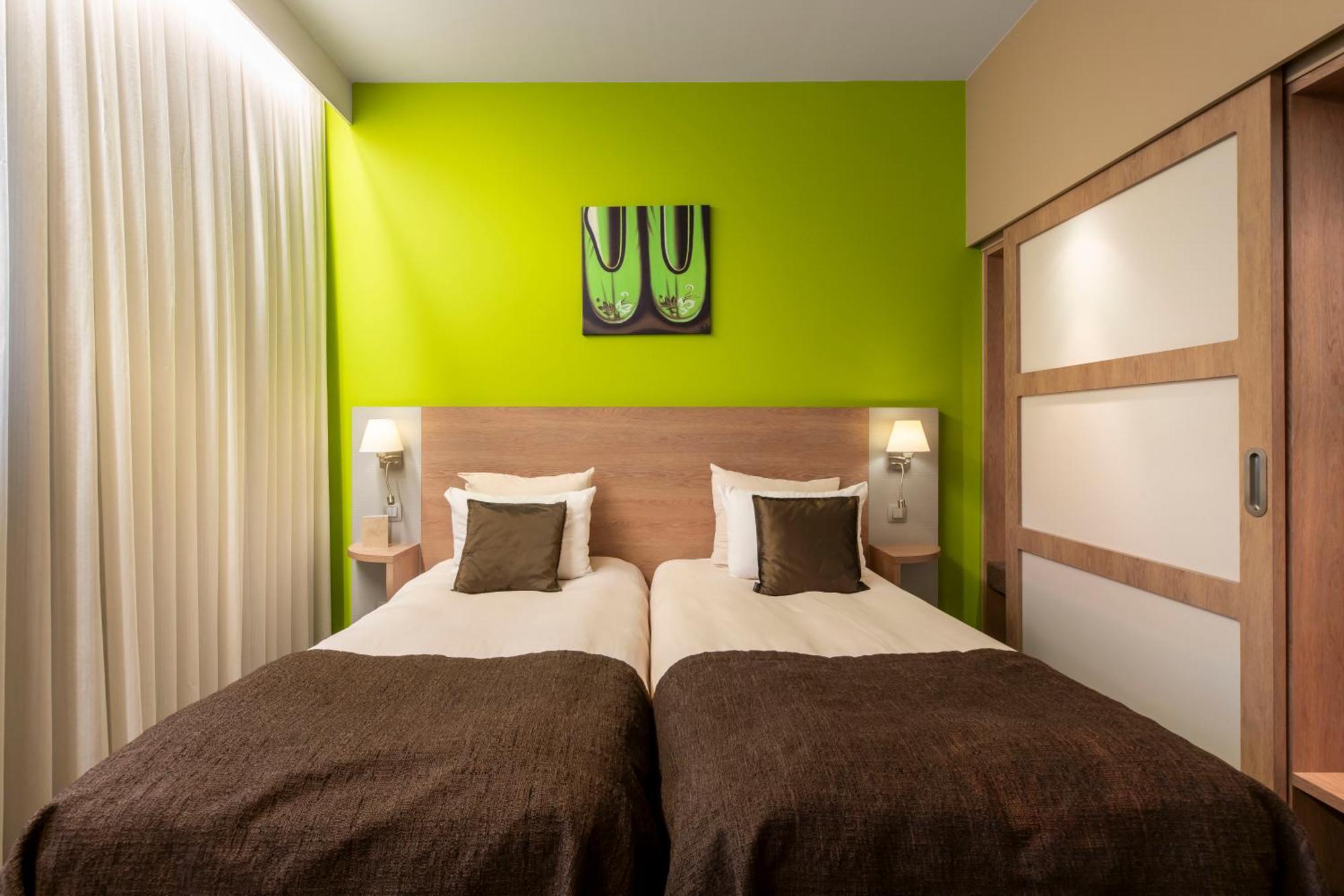 Twin Room,1587495208:JPEG