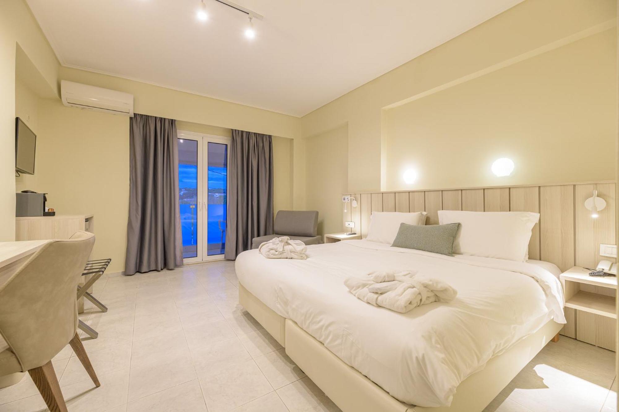 Double or Twin Room Side Sea View
