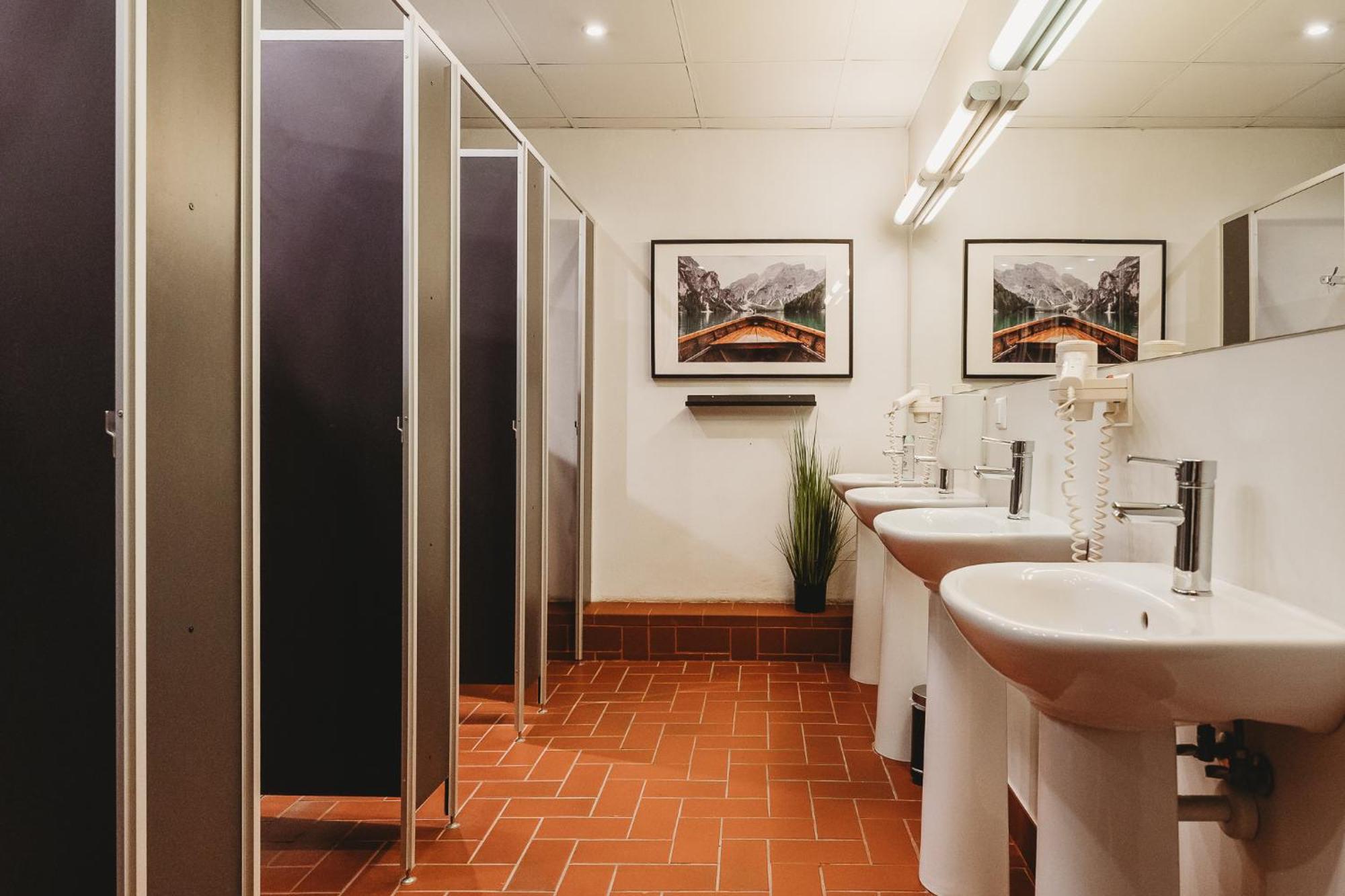Zweibettzimmer mit Gemeinschaftsbad