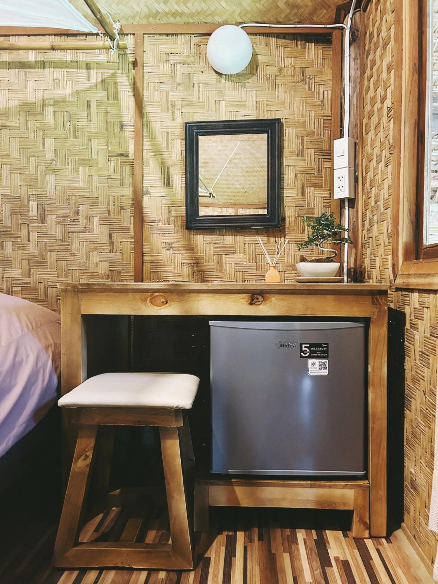 Bamboo cottage fan