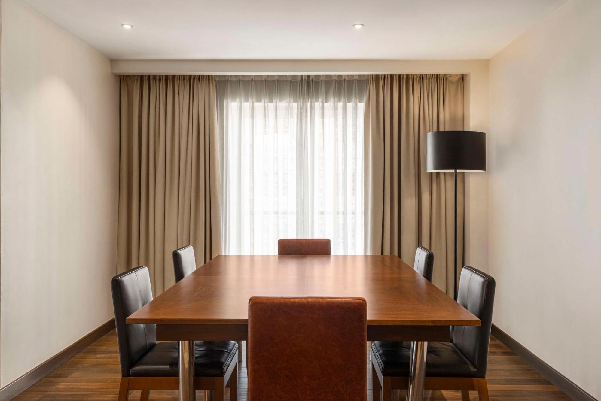 Suite Royale avec Accès au Salon