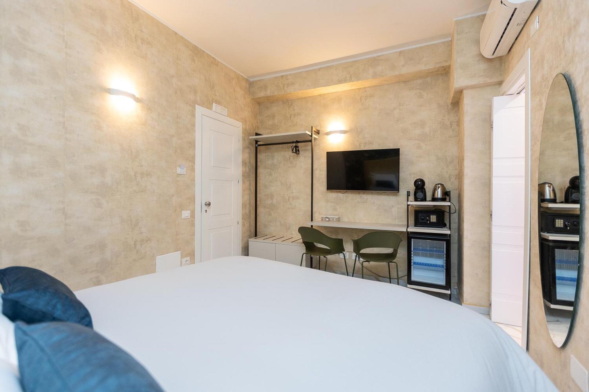 Deluxe Double or Twin Room