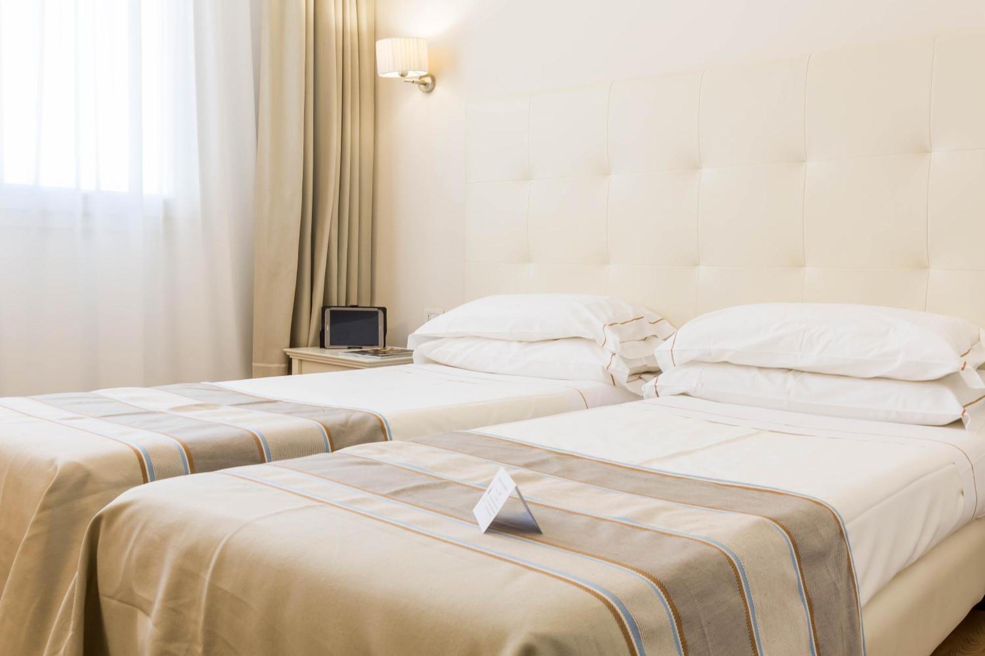 Double or Twin Room Side Sea View
