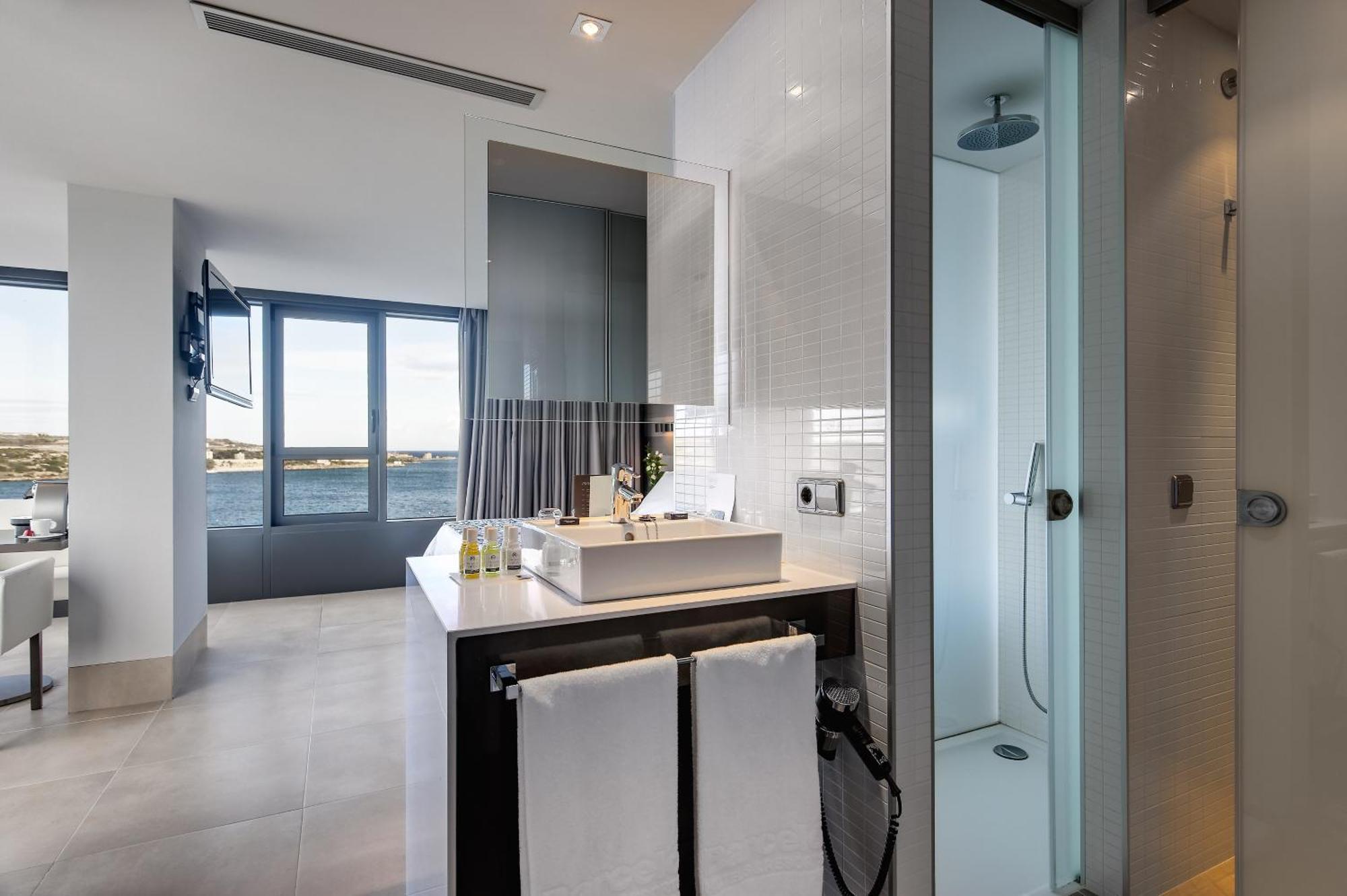 Deluxe Double or Twin Room Sea View