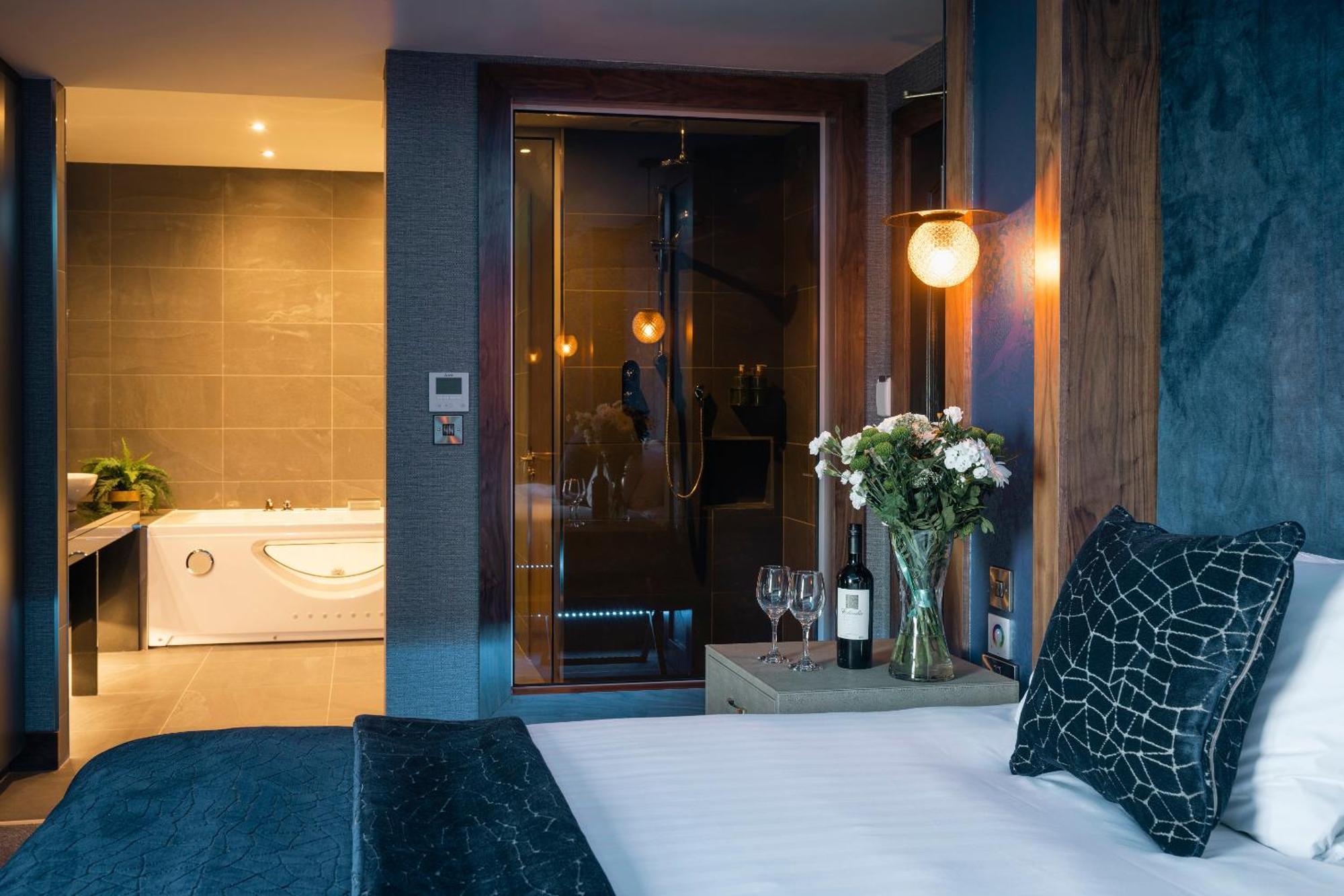 Couples Deluxe Room