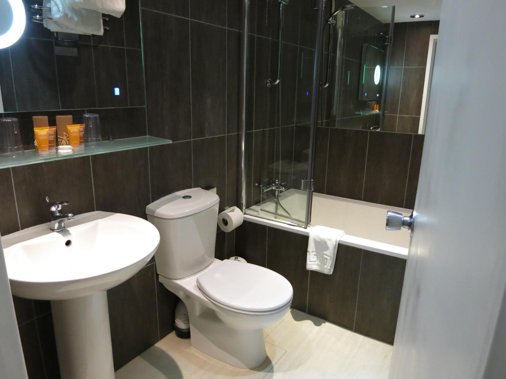 Double Room,1588044511:JPEG