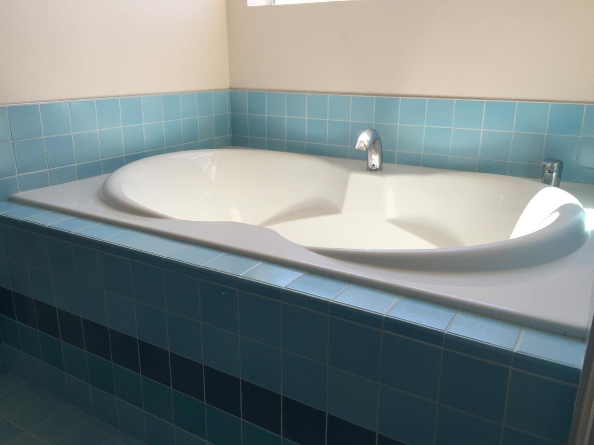 King Suite Spa Bath