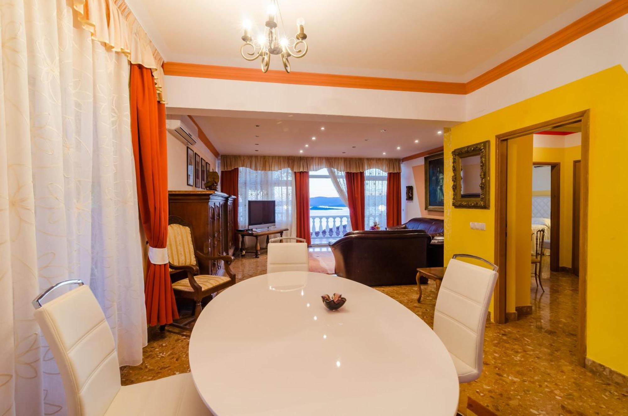Deluxe President Suite
