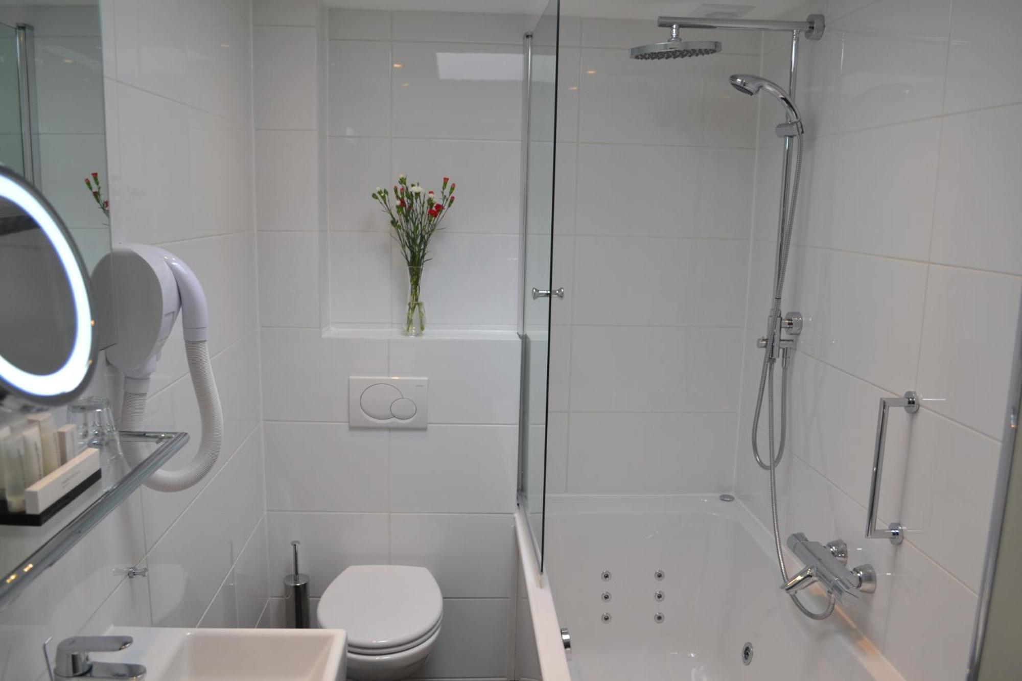 Twin Room Spa Bath Balcony Garden View