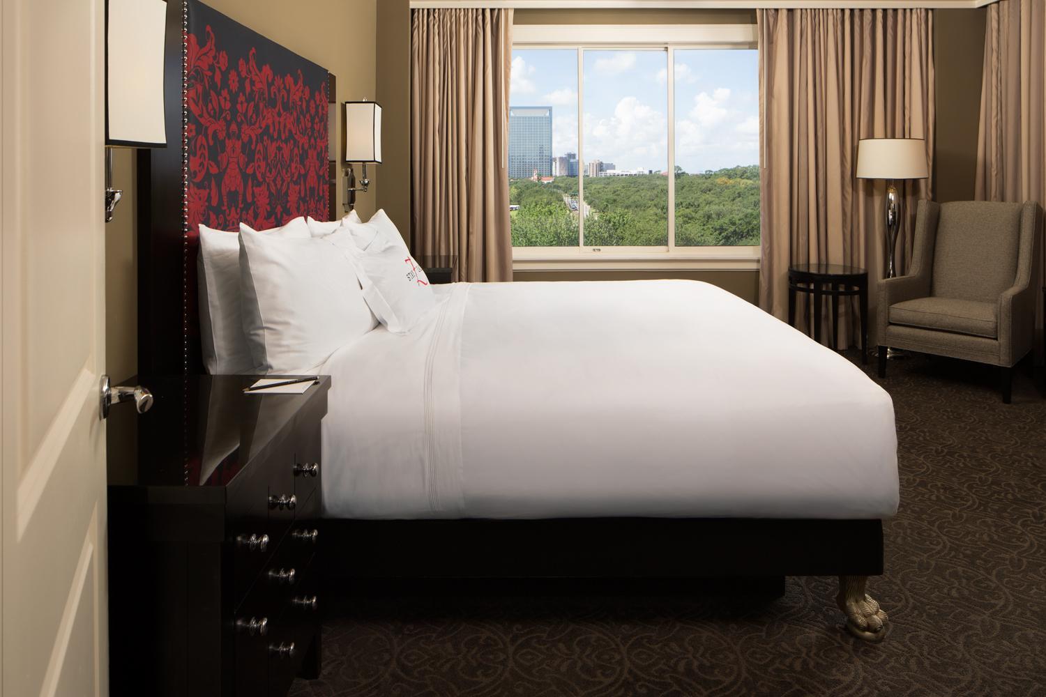 Standard Room 1 Queen Bed