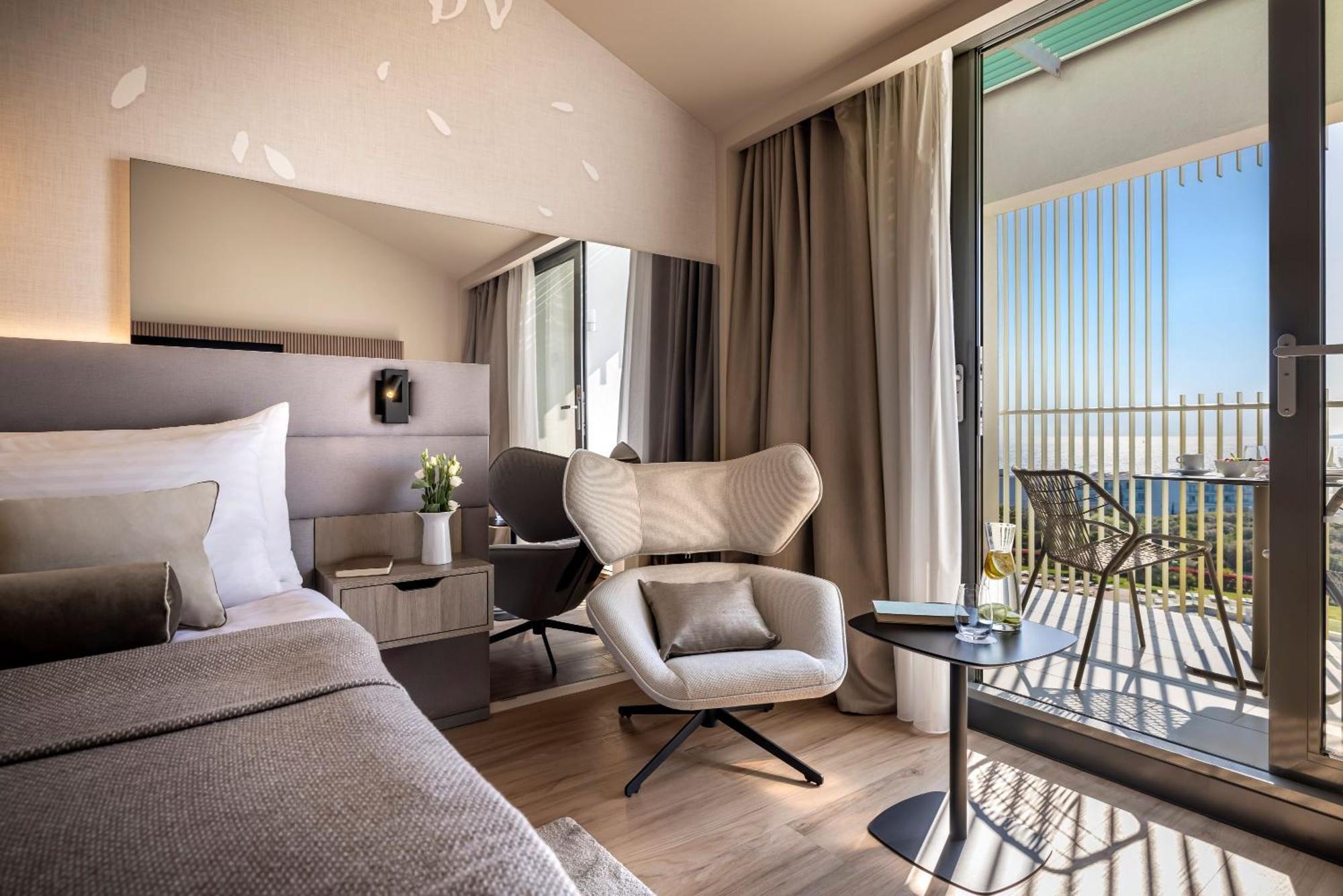 V level Room 21 Seaside