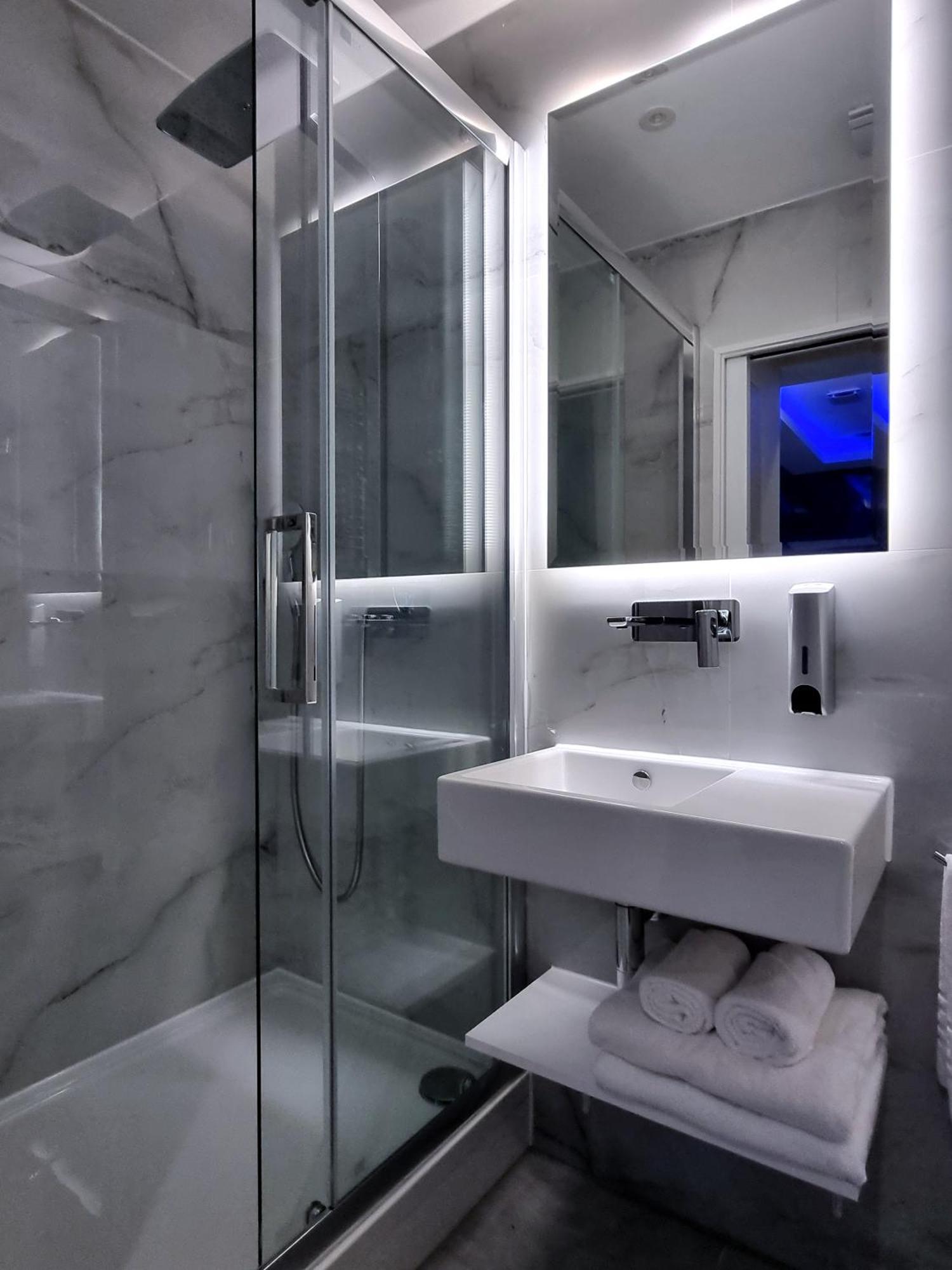 Signature Jacuzzi Suite