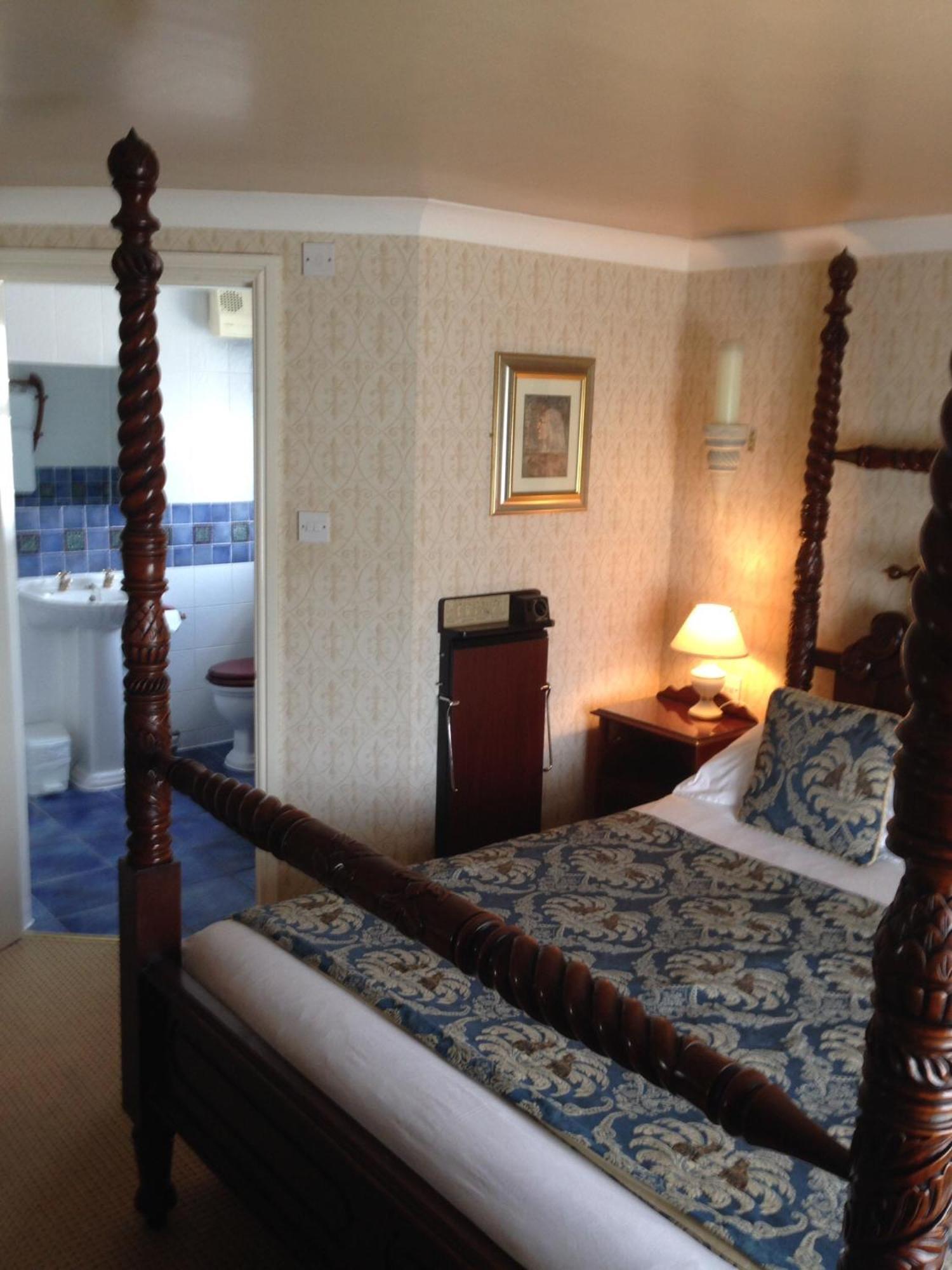 Superior Four-Poster King Room