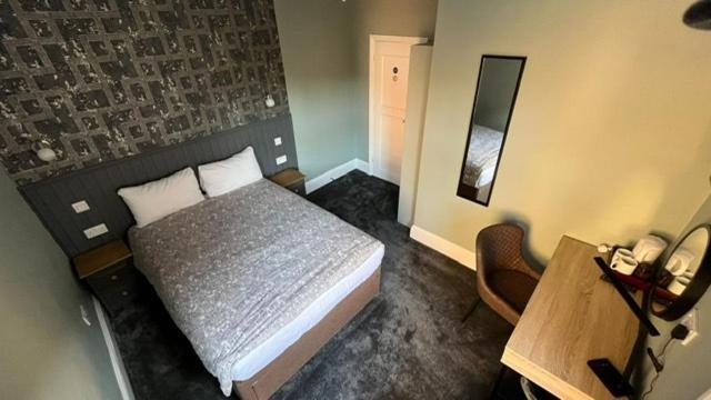 Double Room Private Bathroom