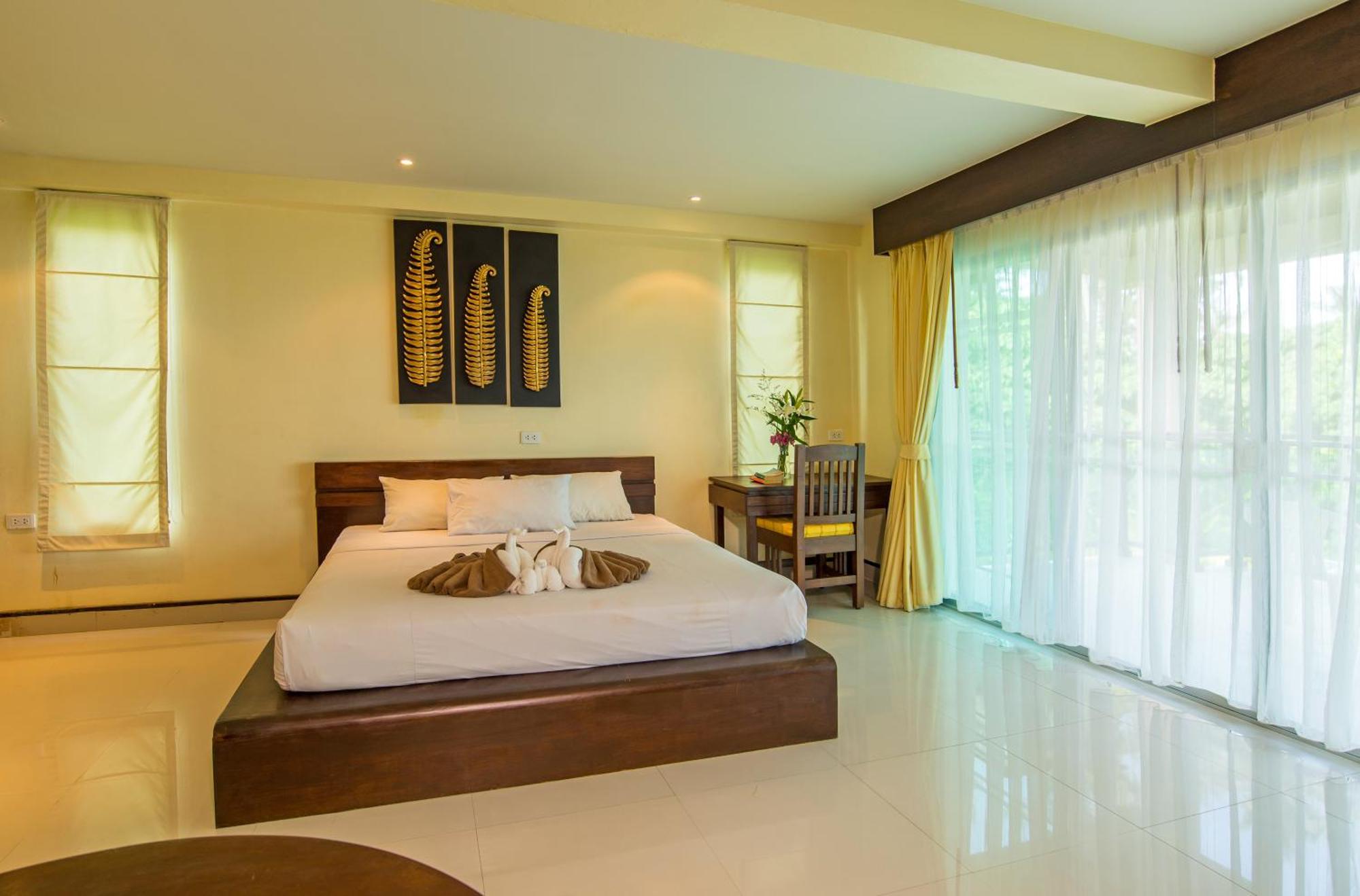 Beach Front Double Room Bathtub