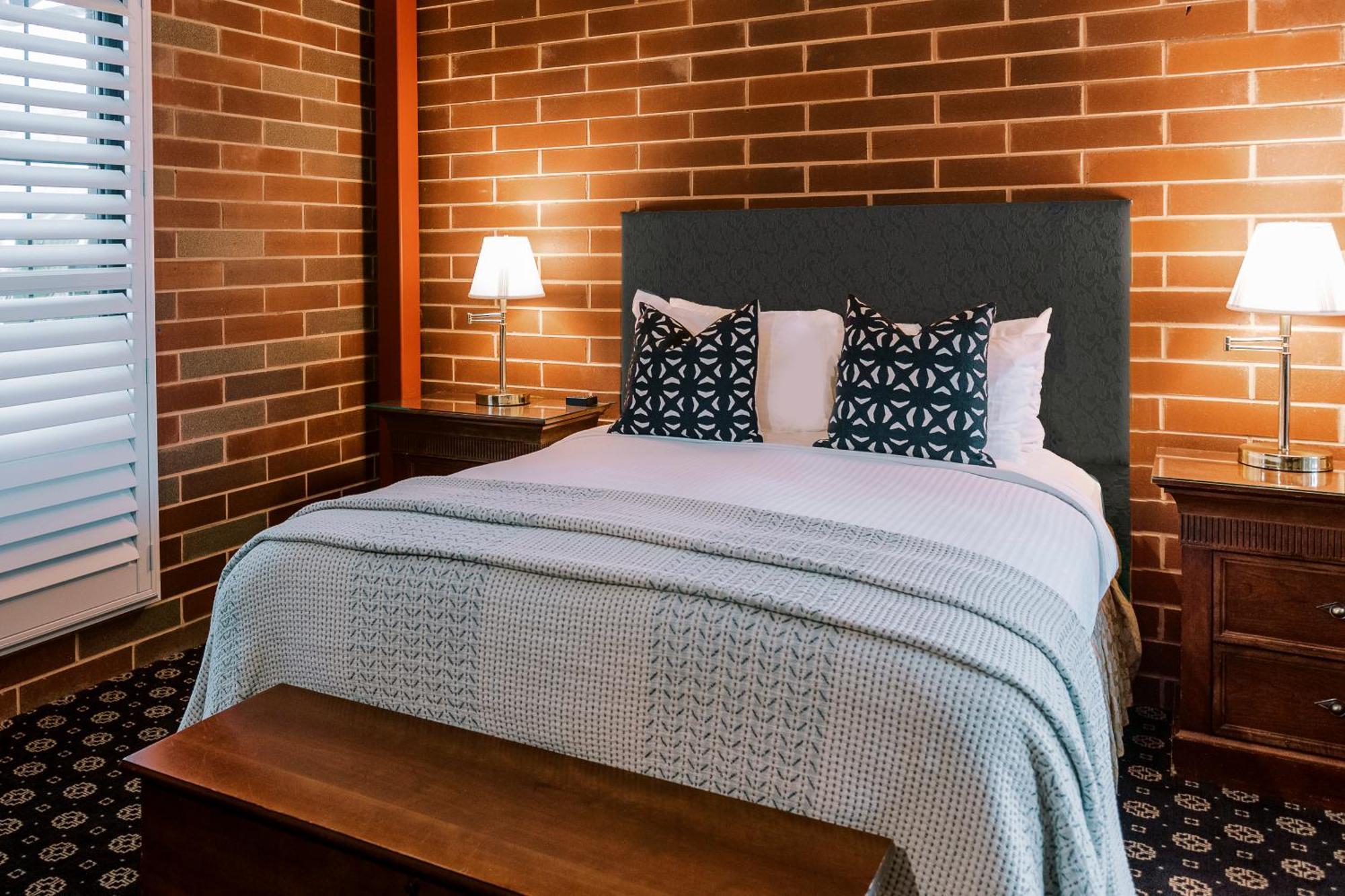 Standard Queen Room