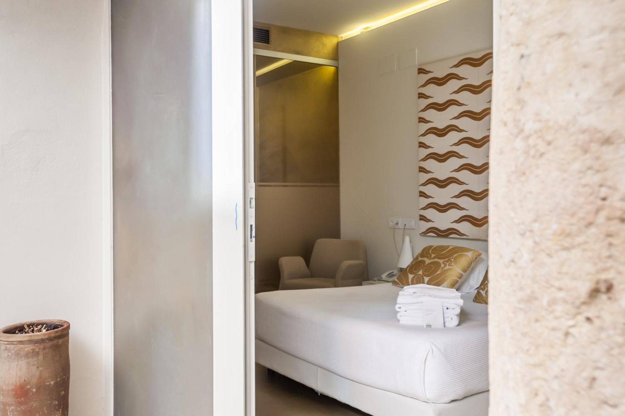 Double Courtyard Room
