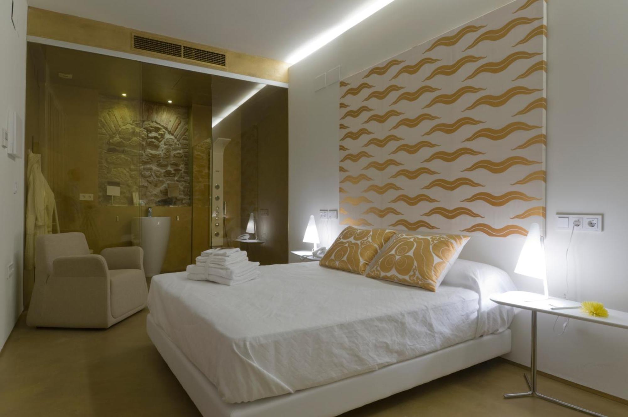 Double Courtyard Room