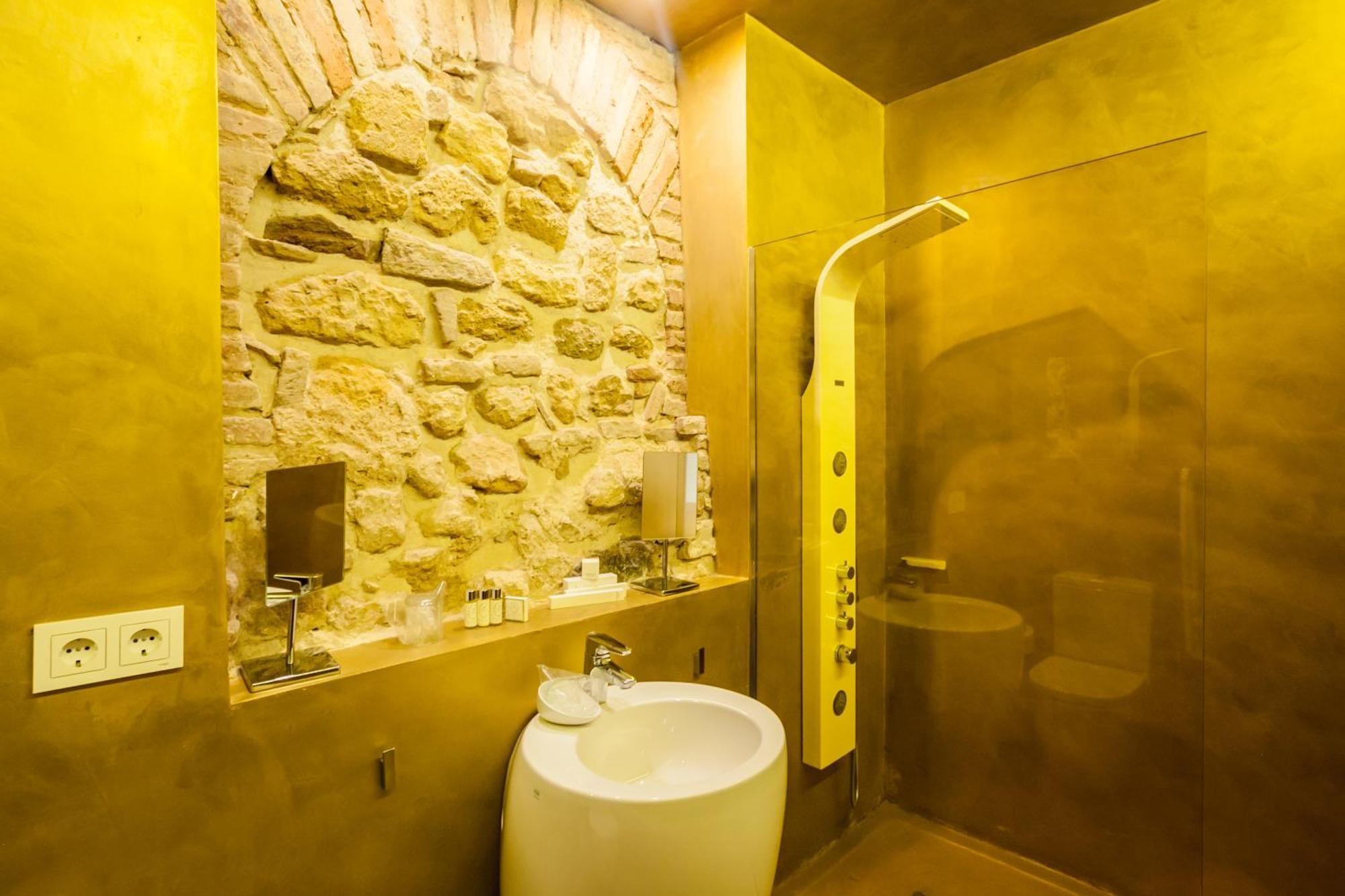 Double Courtyard Room