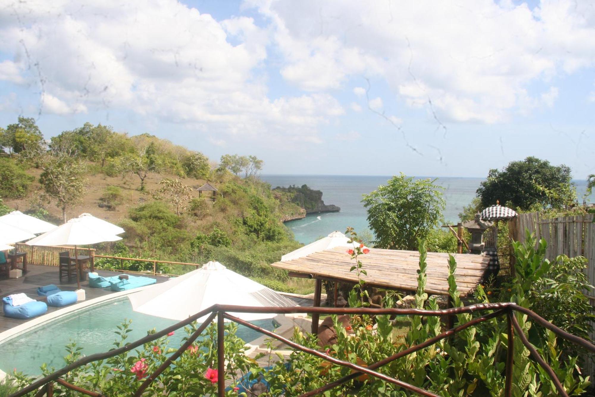 Beachfront Master Deluxe Bungalow Sea View