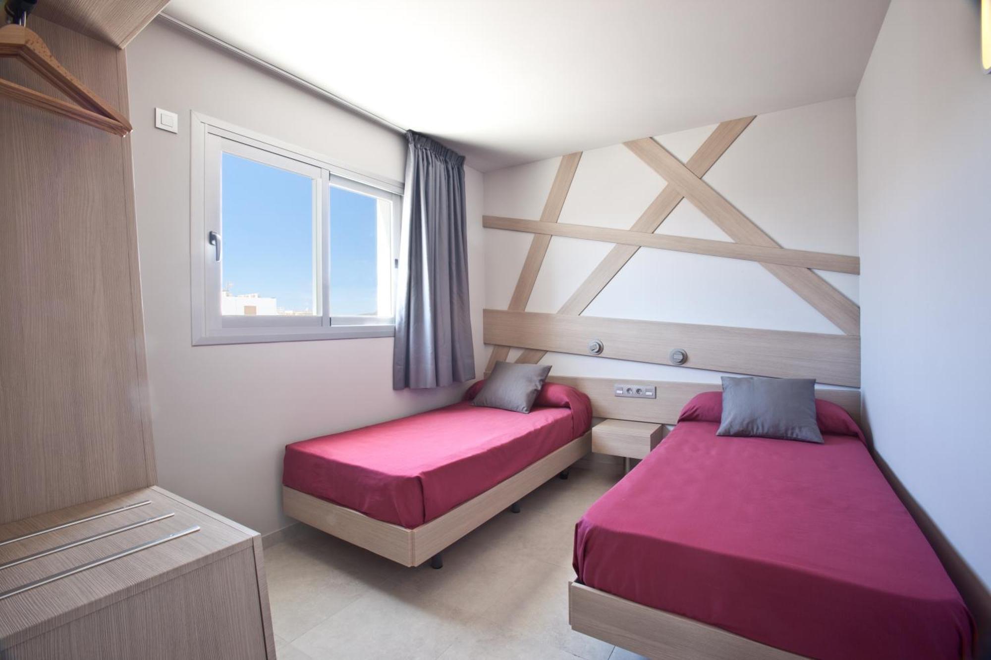 Three-Bedroom Apartment with Lateral Sea View,1589547572:JPEG