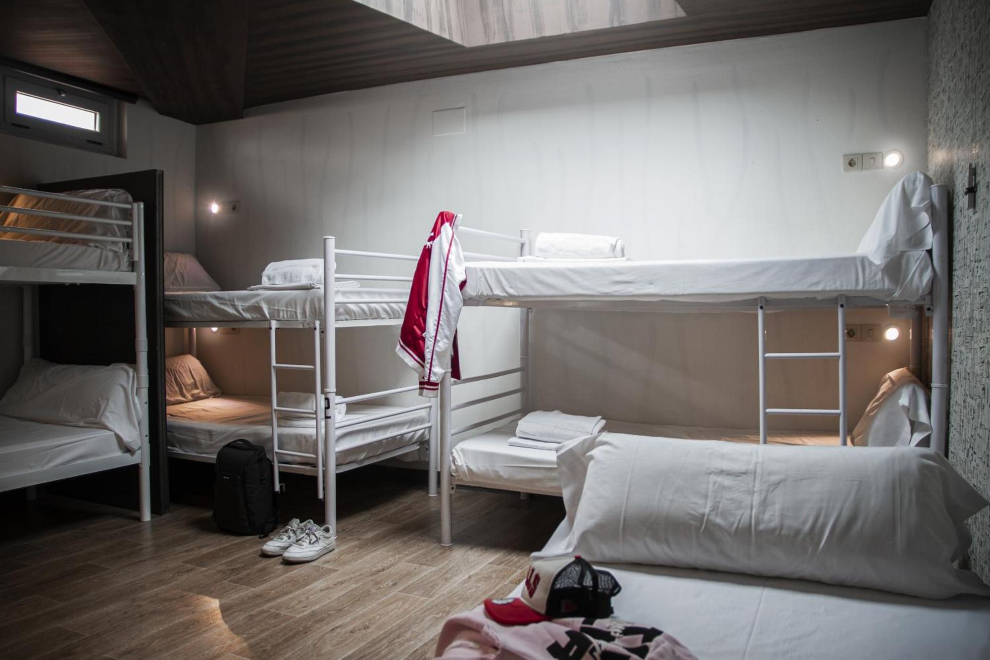 Bed 11-Bed Mixed Duplex Dormitory Room Private Bathroom