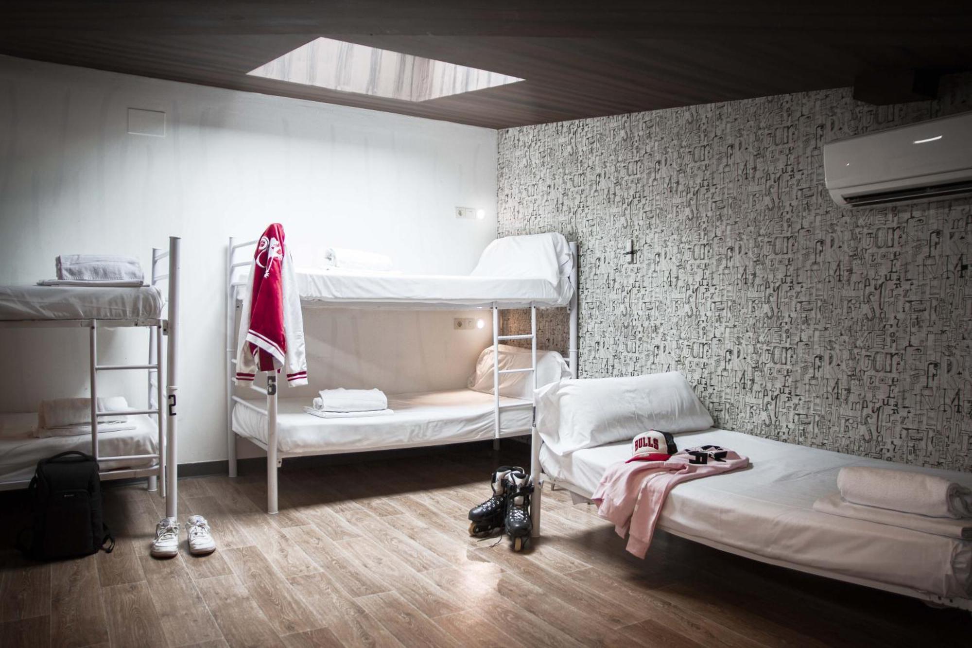 Bed 11-Bed Mixed Duplex Dormitory Room Private Bathroom