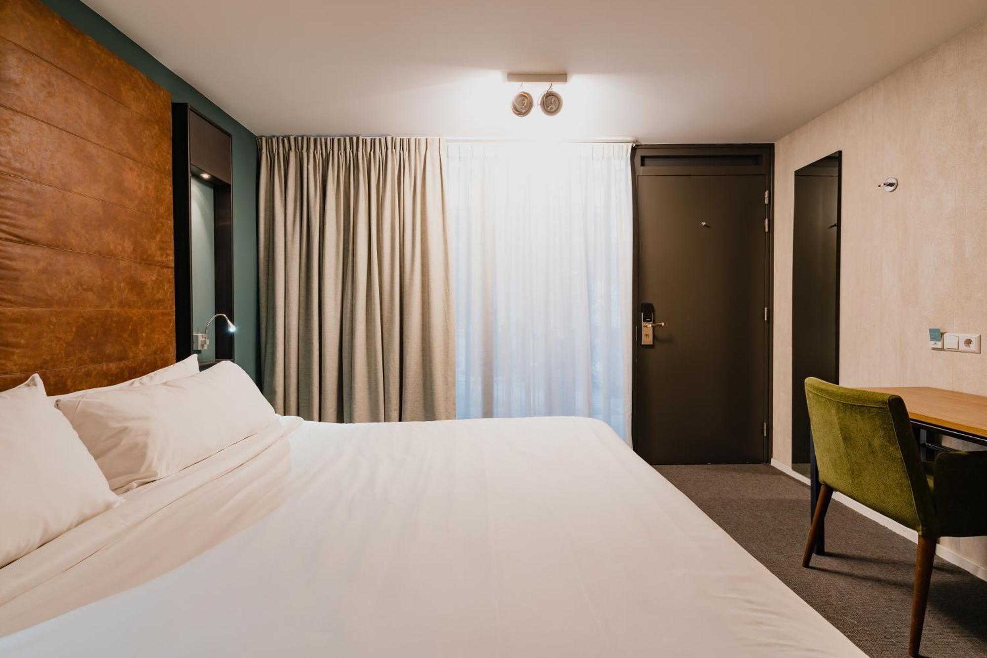 Indoor Double or Twin Room Atrium view
