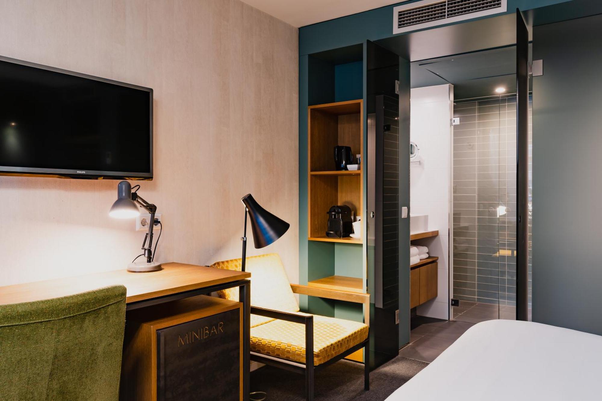 Indoor Double or Twin Room Atrium view