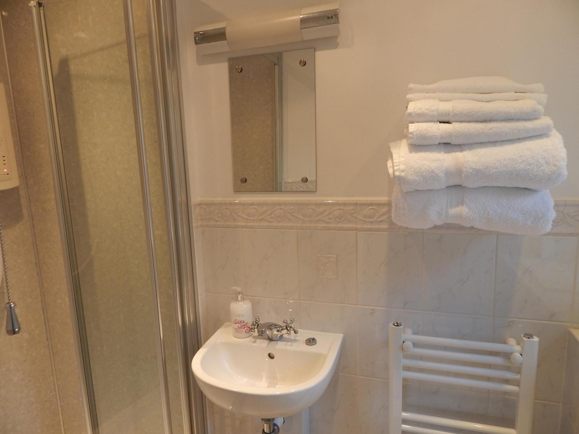 Twin Room Shower