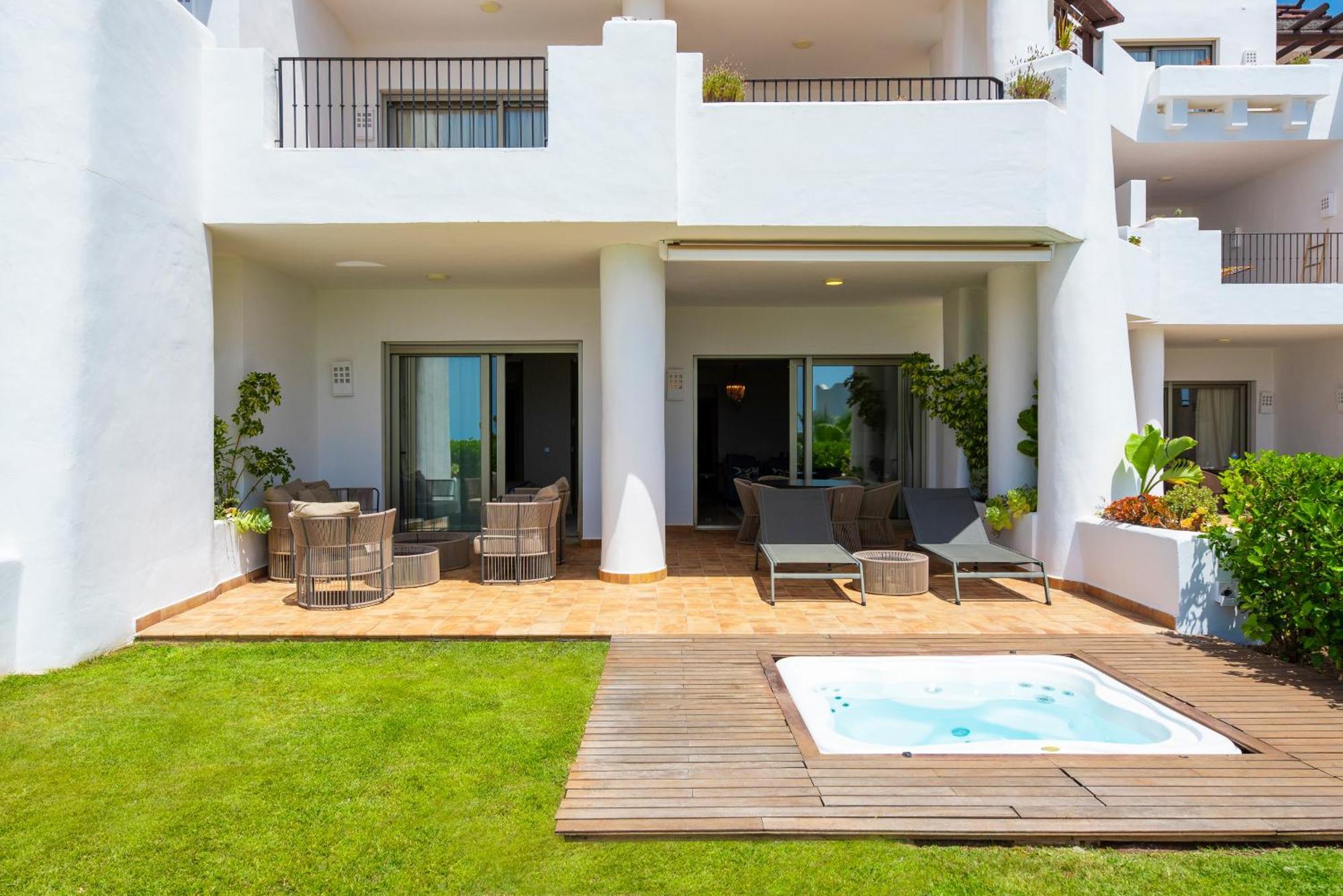 Two-Bedroom Suite Jacuzzi Partial Sea View