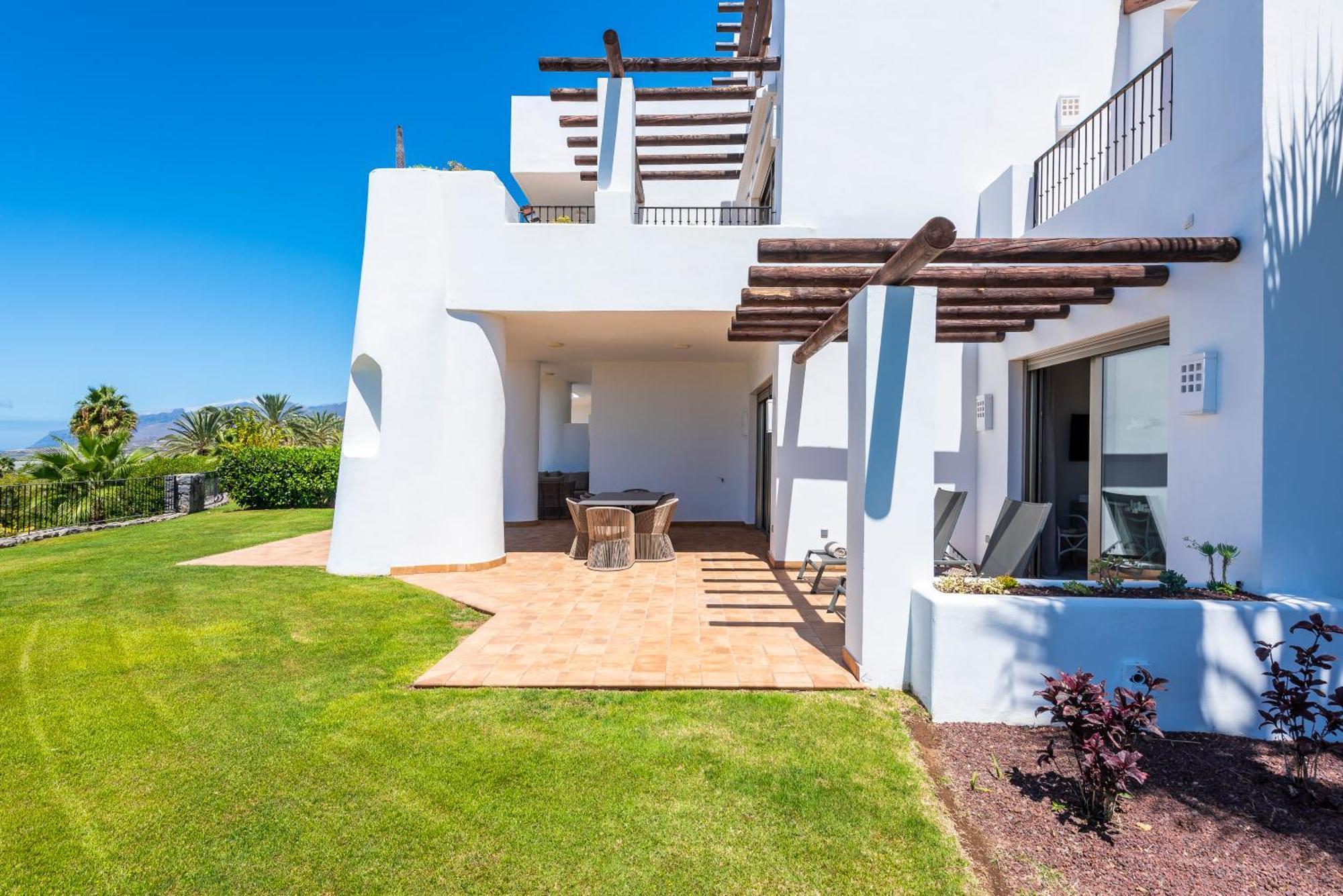Two-Bedroom Suite Sea View