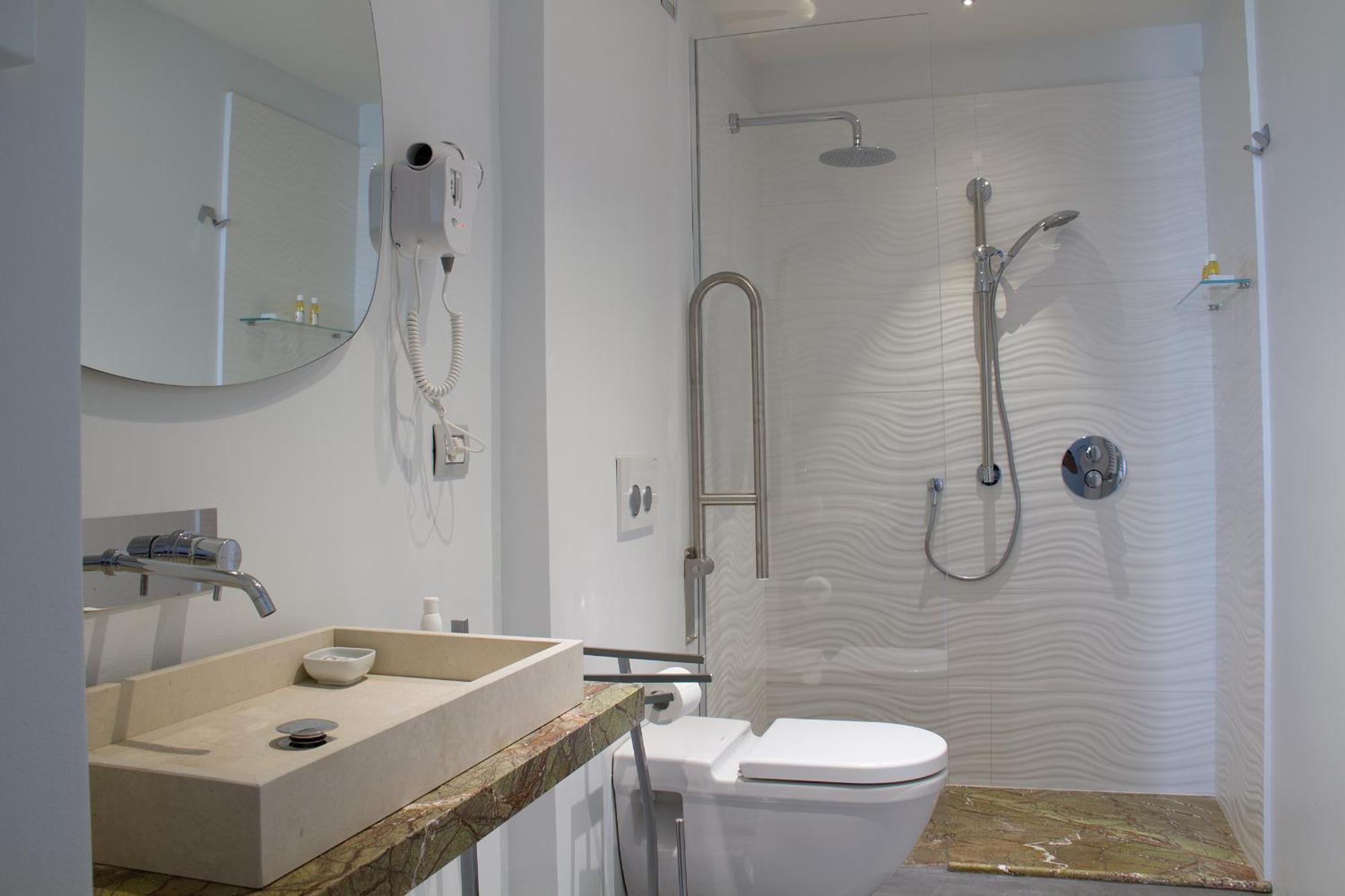 Single Room Private External Bathroom